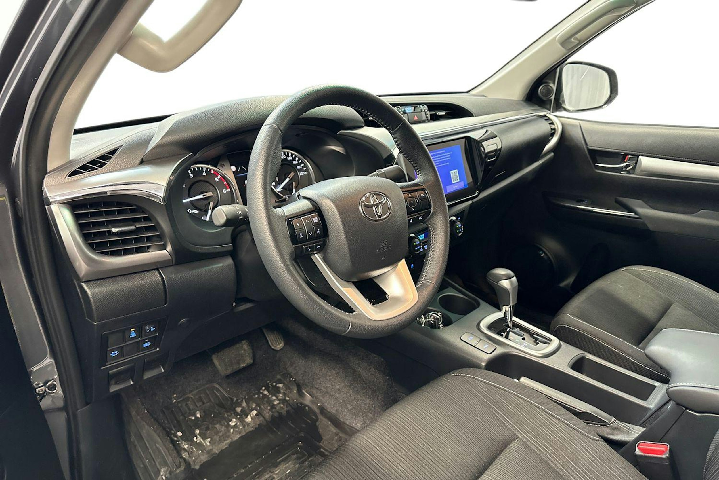 harmaa Toyota Hilux 2025 kuva 3.