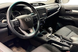 valkoinen Toyota Hilux 2025 kuva 3.