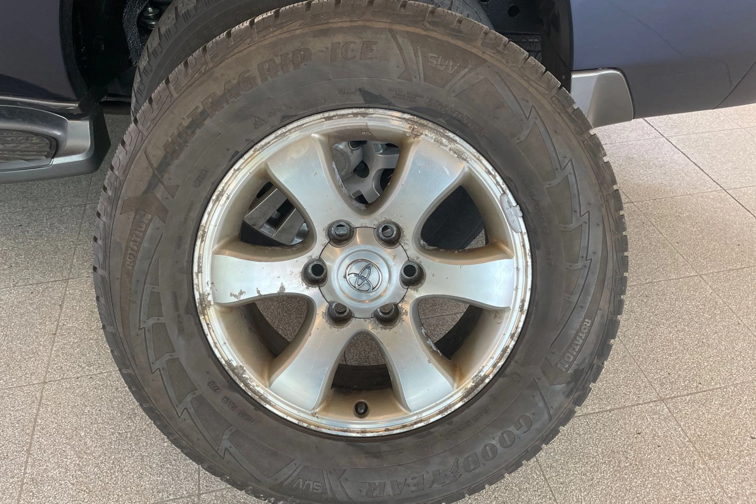 Sininen Toyota Land Cruiser 2002 kuva 9.