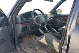 Harmaa Toyota Land Cruiser 2003 kuva 3.