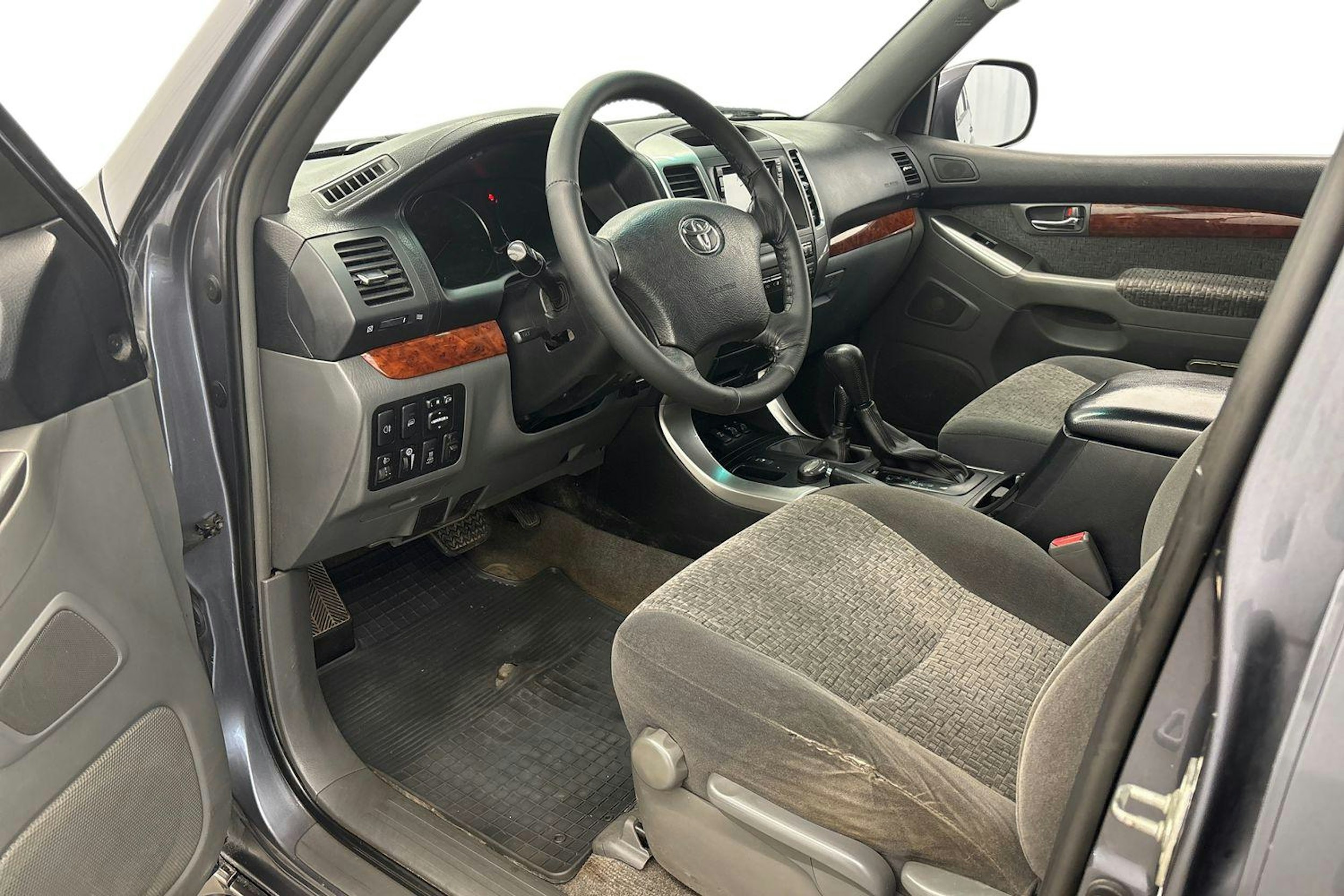 Harmaa Toyota Land Cruiser 2003 kuva 7.