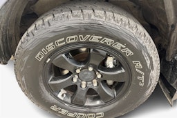 Harmaa Toyota Land Cruiser 2003 kuva 11.