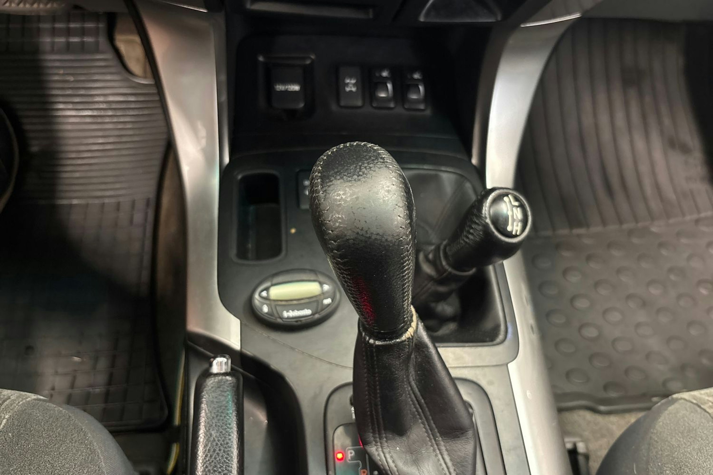 Harmaa Toyota Land Cruiser 2003 kuva 14.