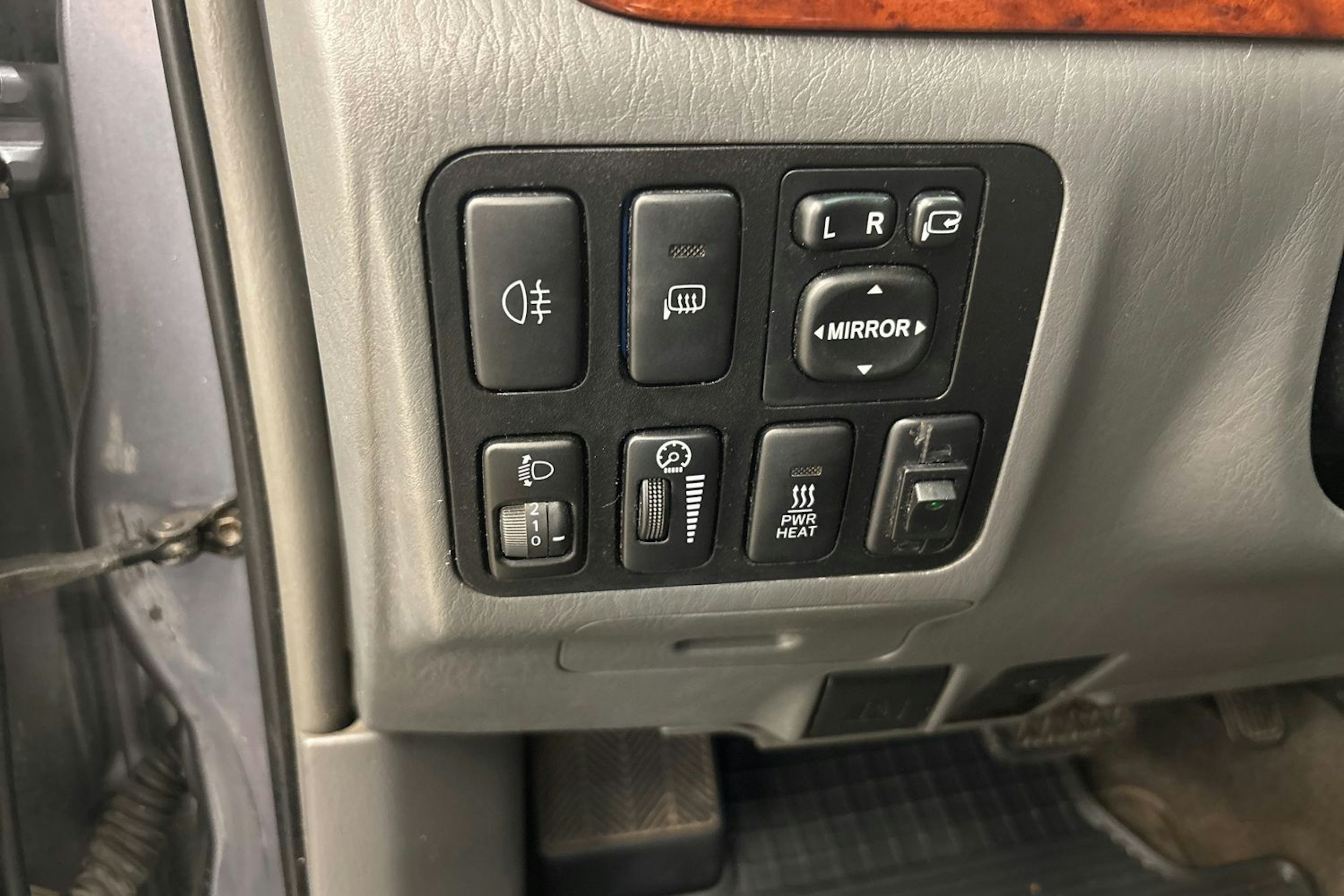 Harmaa Toyota Land Cruiser 2003 kuva 16.