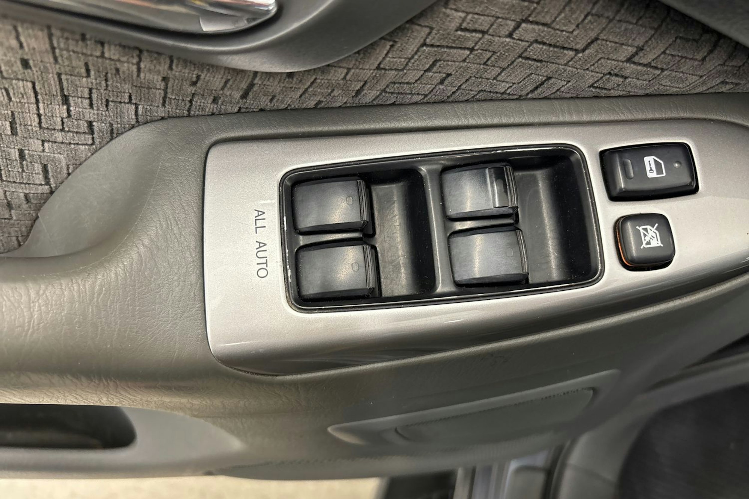 Harmaa Toyota Land Cruiser 2003 kuva 17.