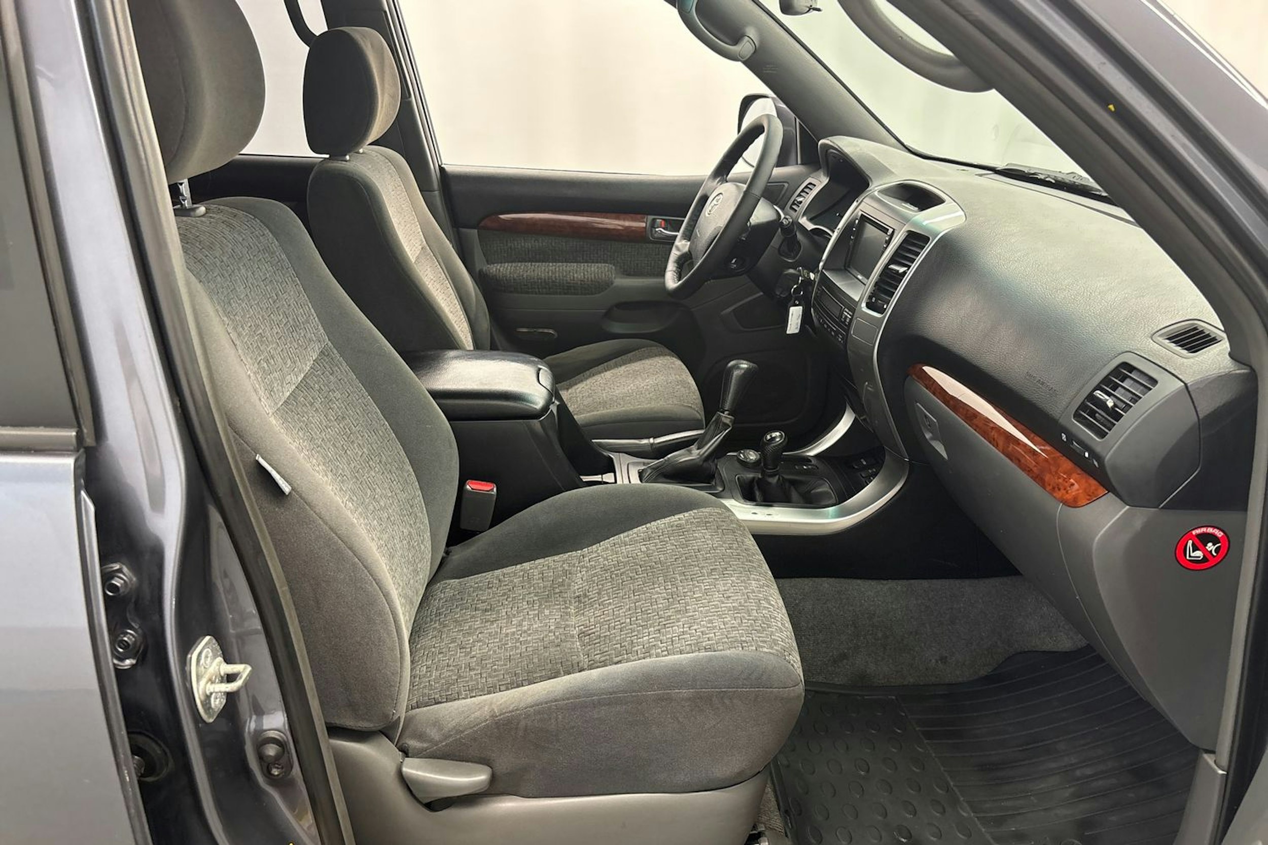 Harmaa Toyota Land Cruiser 2003 kuva 18.