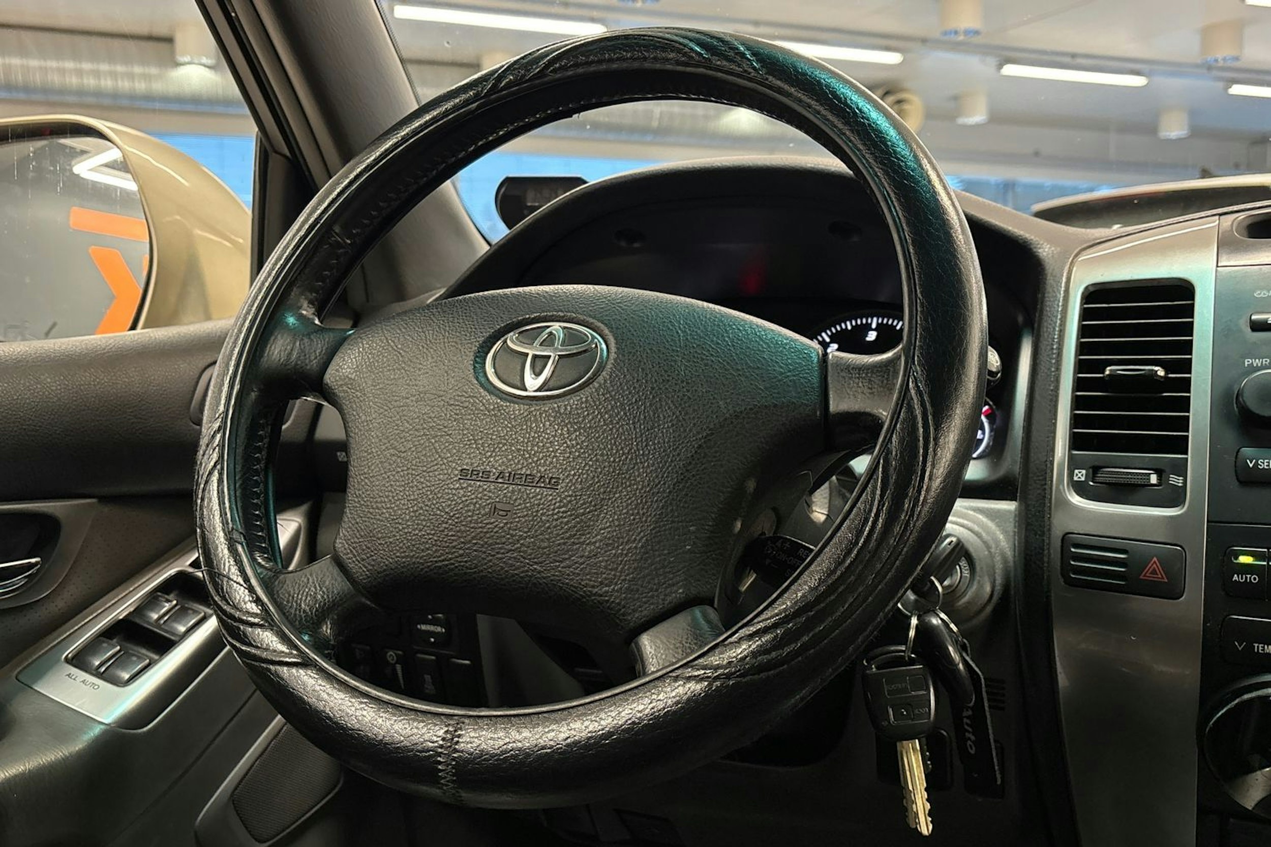 Keltainen Toyota Land Cruiser 2003 kuva 13.