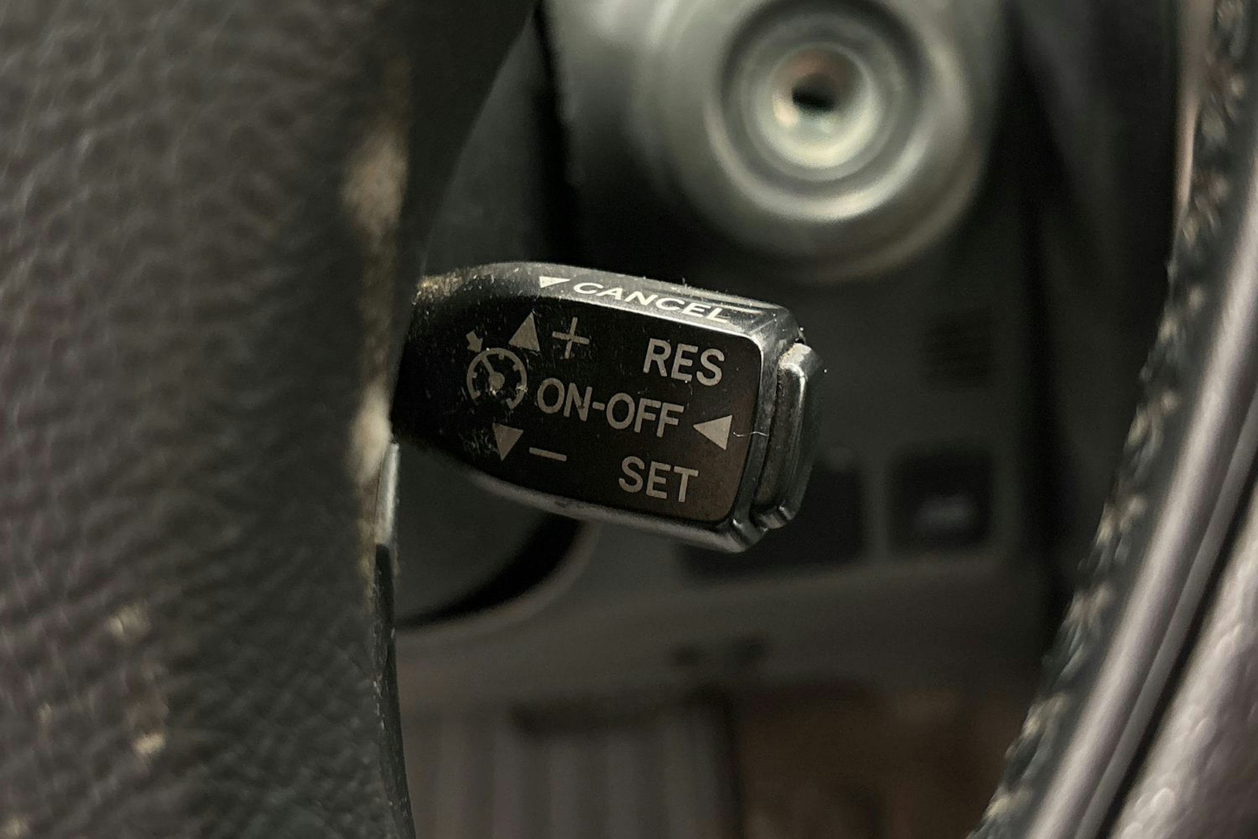 Keltainen Toyota Land Cruiser 2003 kuva 14.