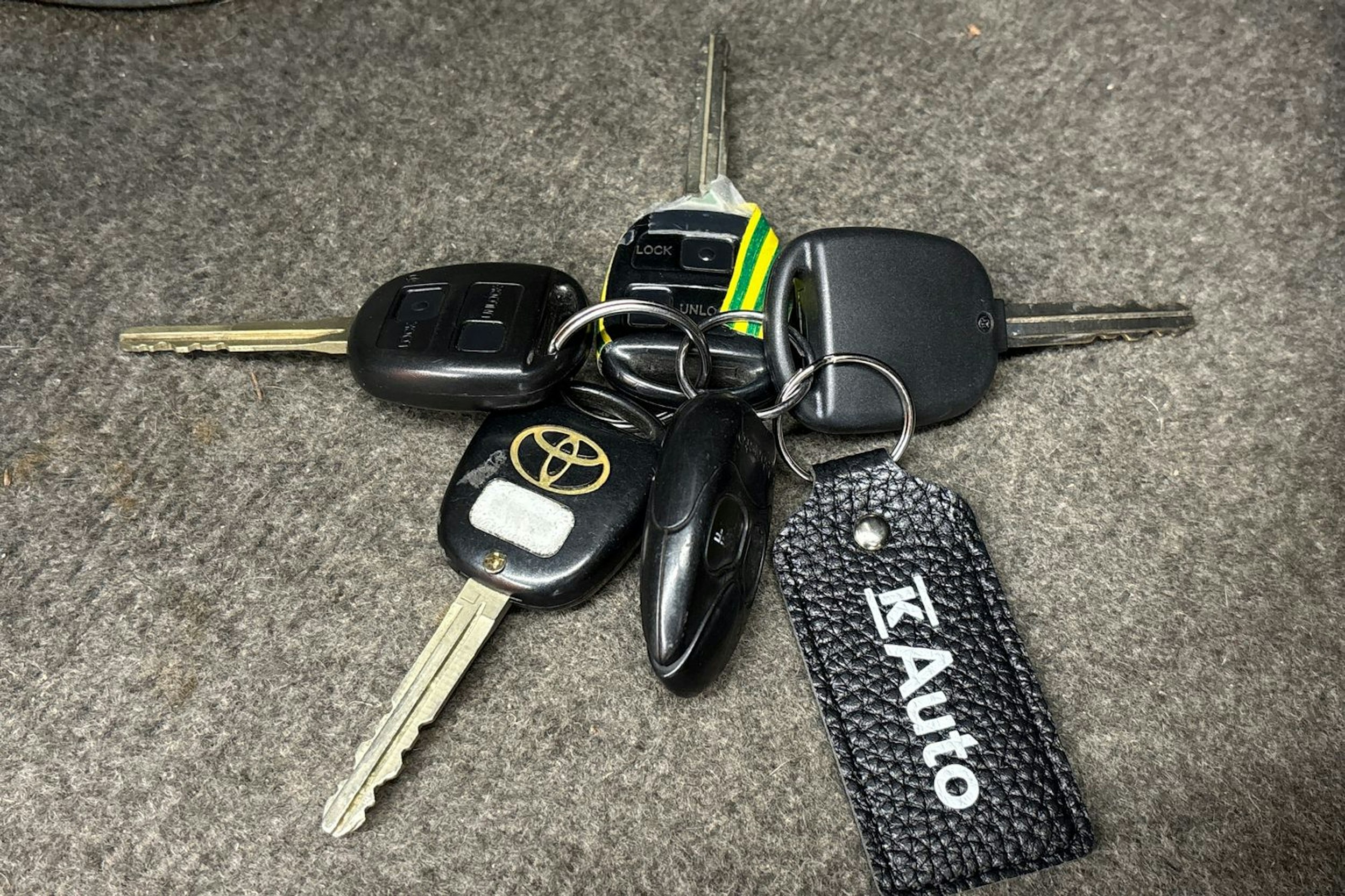 Keltainen Toyota Land Cruiser 2003 kuva 20.