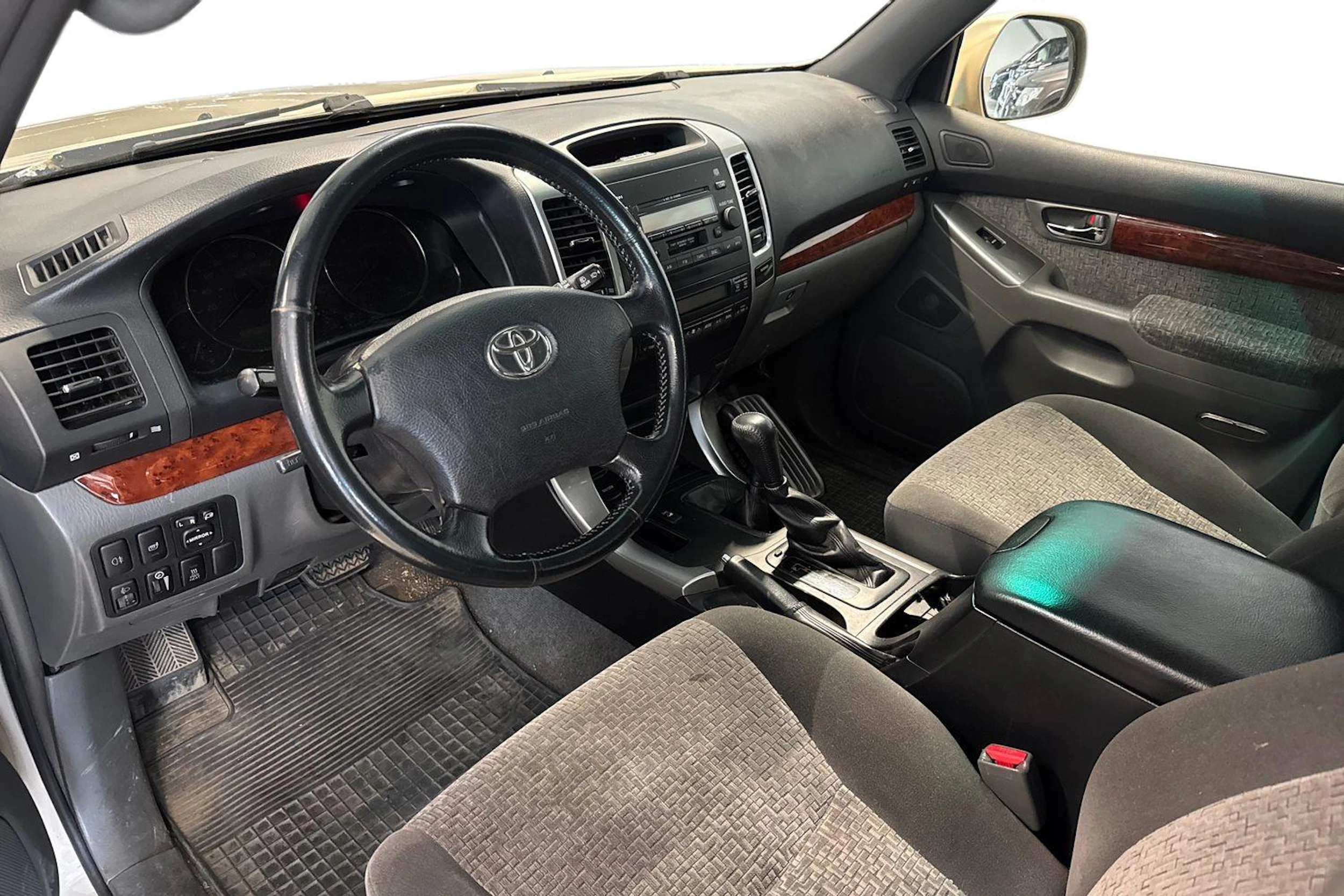 ruskea (beige) Toyota Land Cruiser 2005 kuva 3.