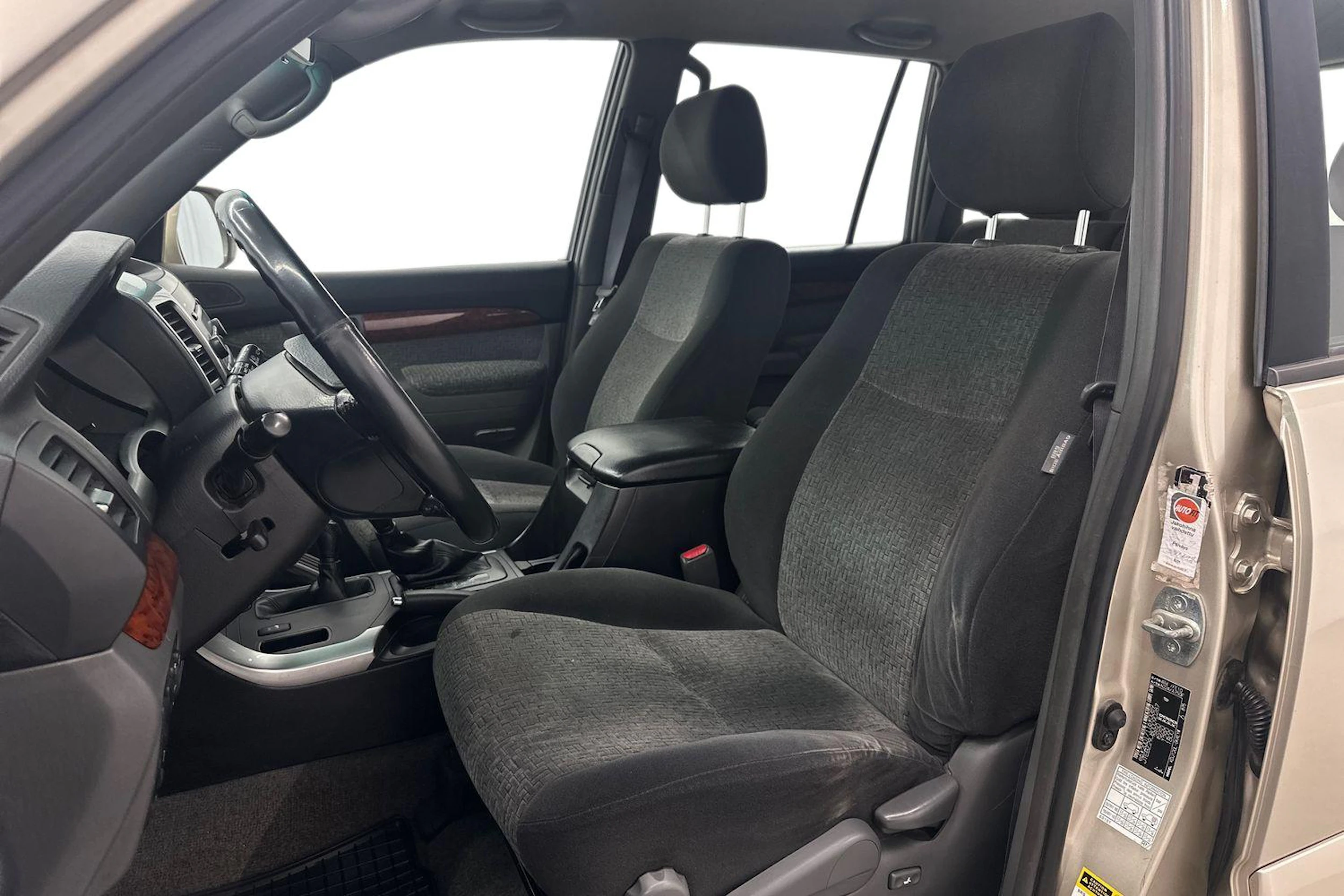 ruskea (beige) Toyota Land Cruiser 2005 kuva 8.