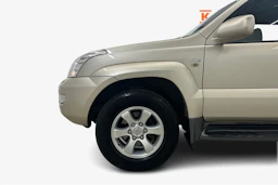 ruskea (beige) Toyota Land Cruiser 2005 kuva 9.