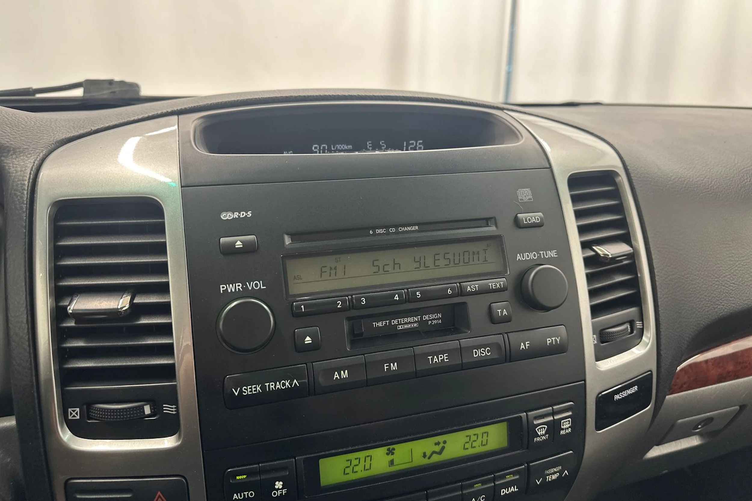 ruskea (beige) Toyota Land Cruiser 2005 kuva 15.