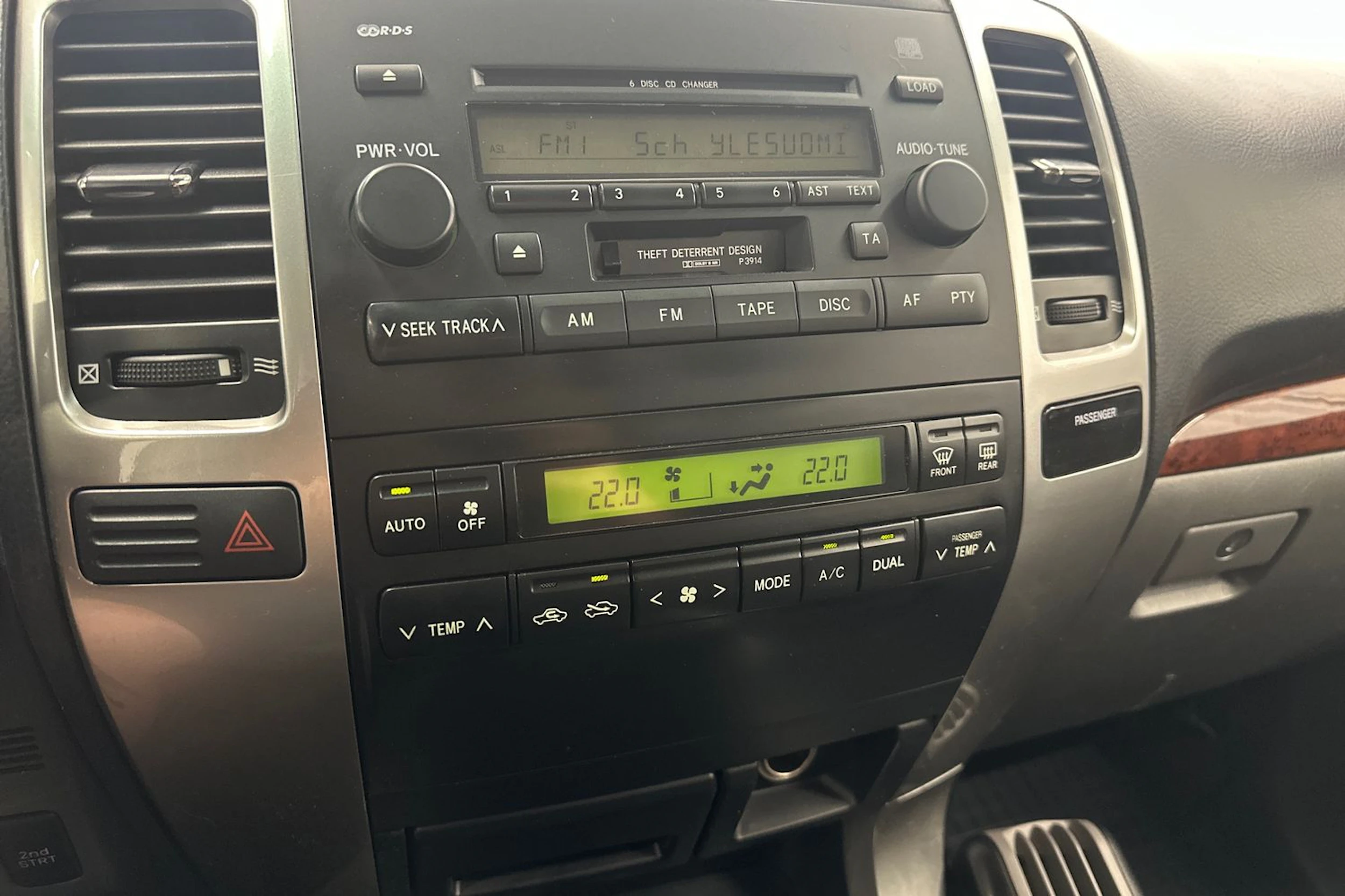 ruskea (beige) Toyota Land Cruiser 2005 kuva 16.