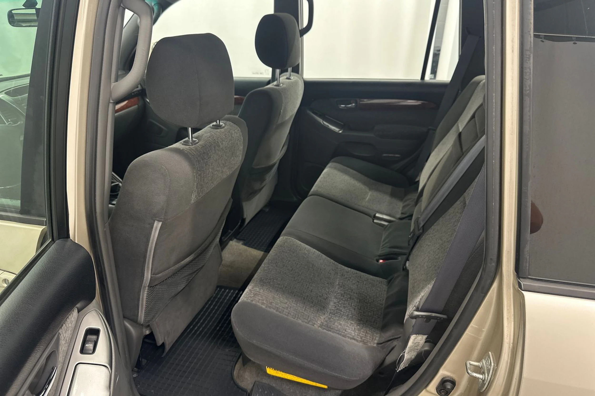 ruskea (beige) Toyota Land Cruiser 2005 kuva 23.