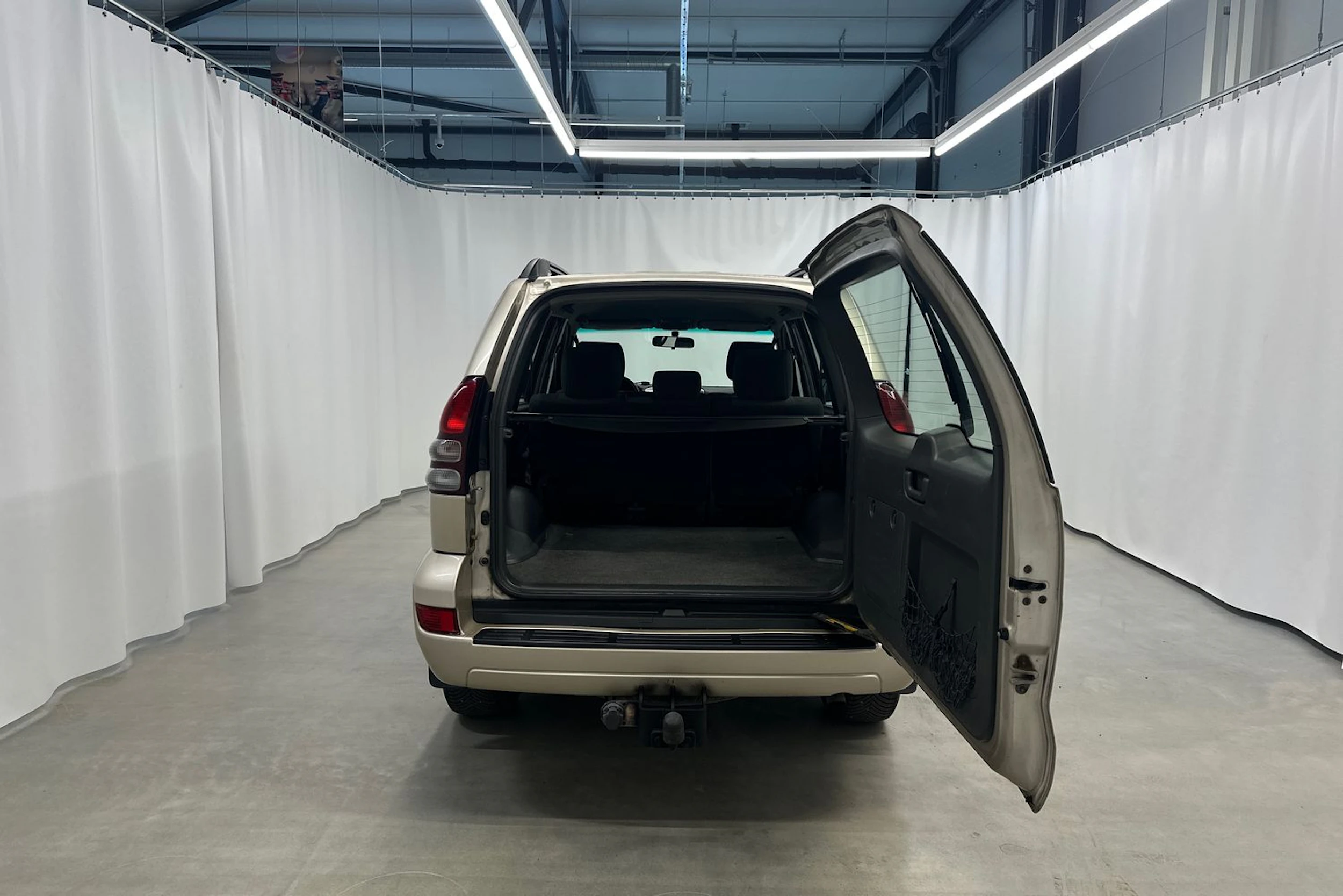 ruskea (beige) Toyota Land Cruiser 2005 kuva 24.