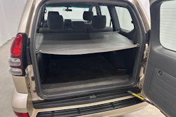 ruskea (beige) Toyota Land Cruiser 2005 kuva 26.