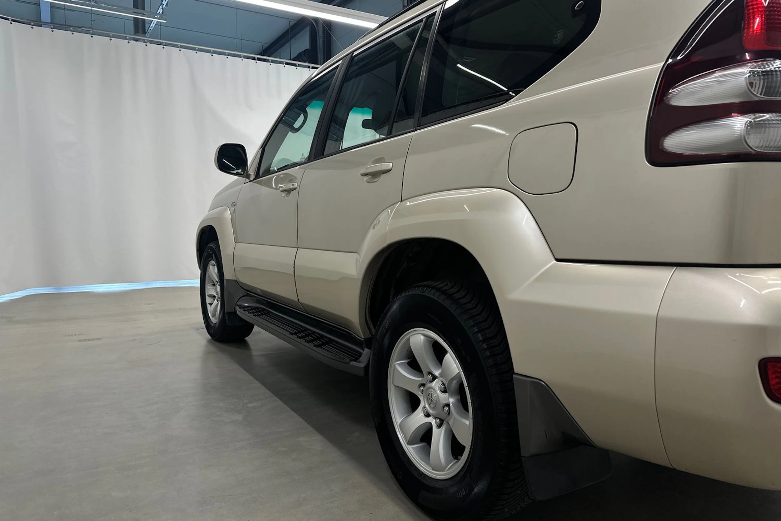 ruskea (beige) Toyota Land Cruiser 2005 kuva 27.