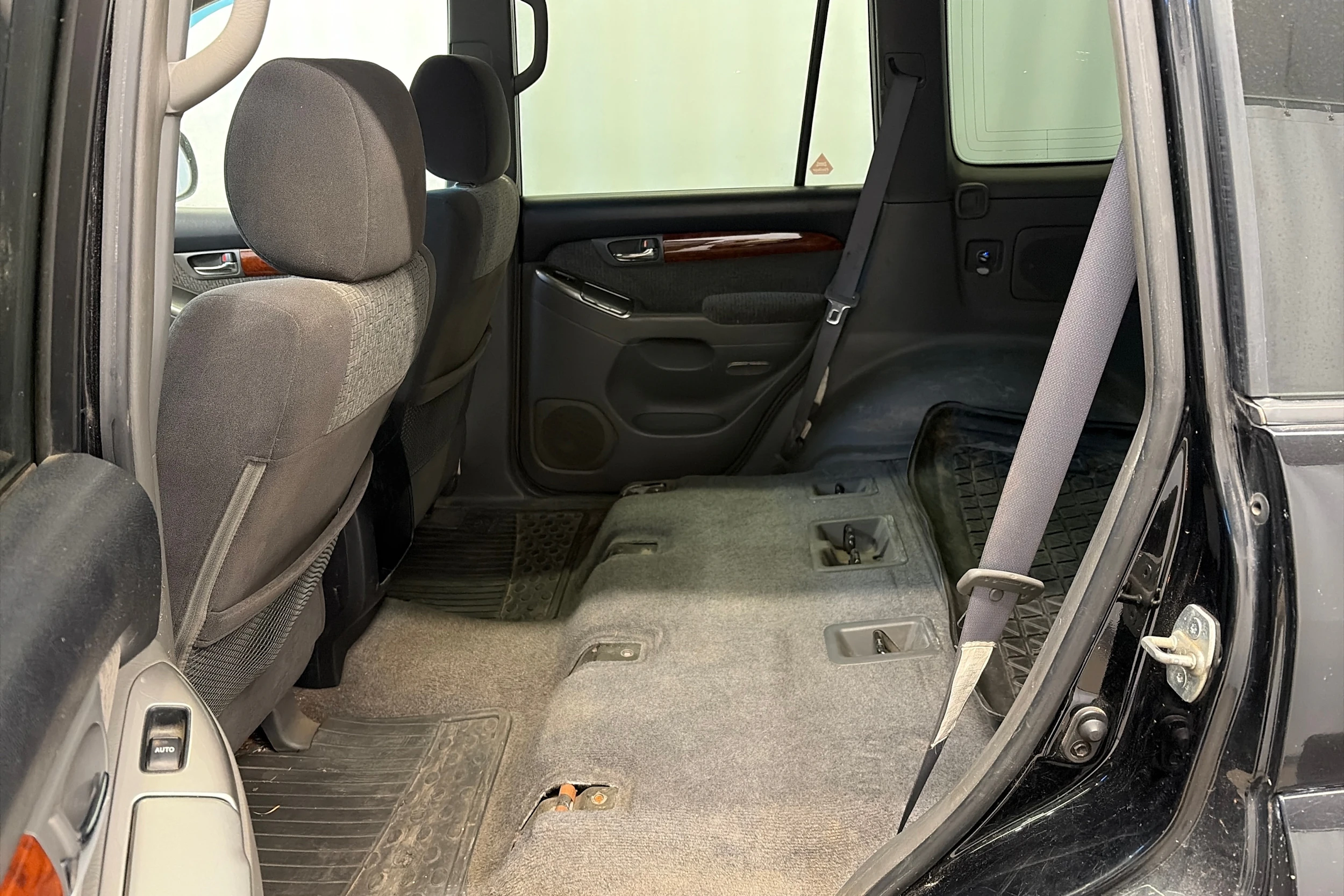 musta Toyota Land Cruiser 2006 kuva 10.