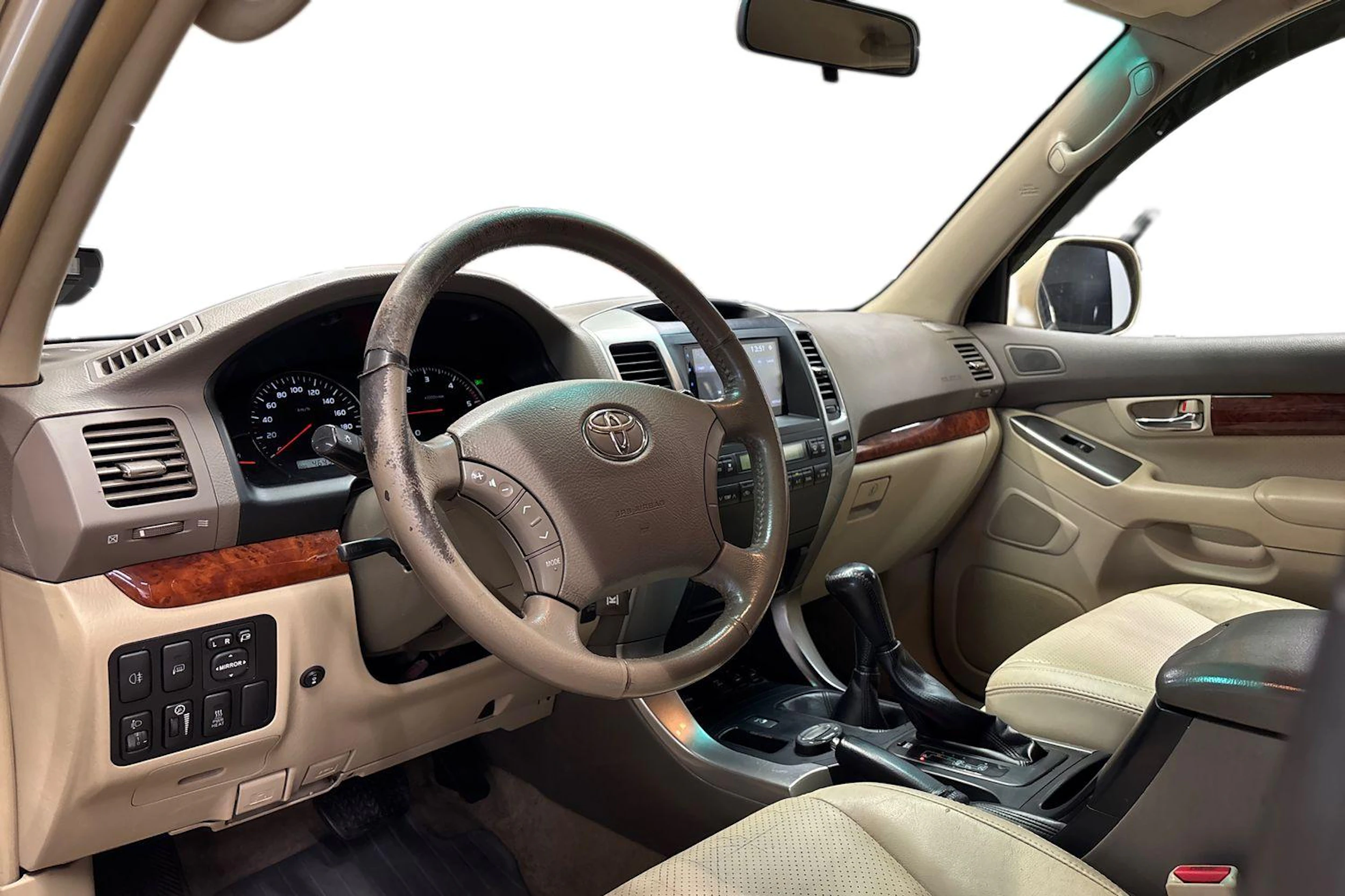 ruskea (beige) Toyota Land Cruiser 2007 kuva 8.