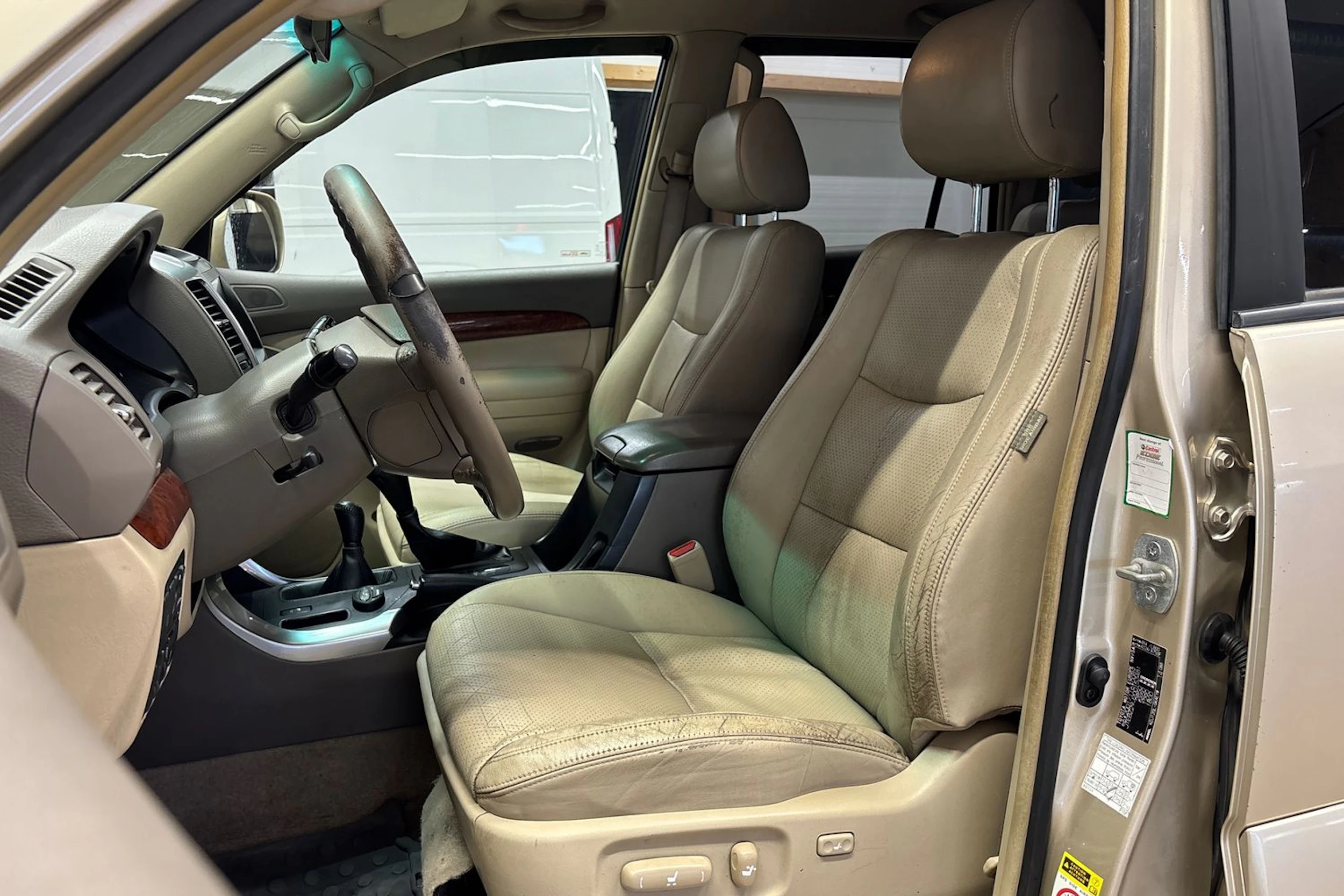 ruskea (beige) Toyota Land Cruiser 2007 kuva 16.