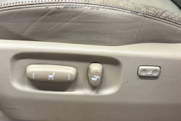 ruskea (beige) Toyota Land Cruiser 2007 kuva 17.