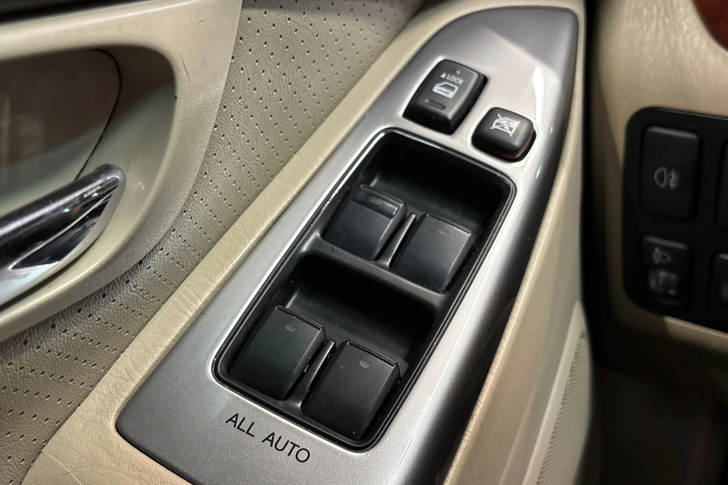 ruskea (beige) Toyota Land Cruiser 2007 kuva 18.