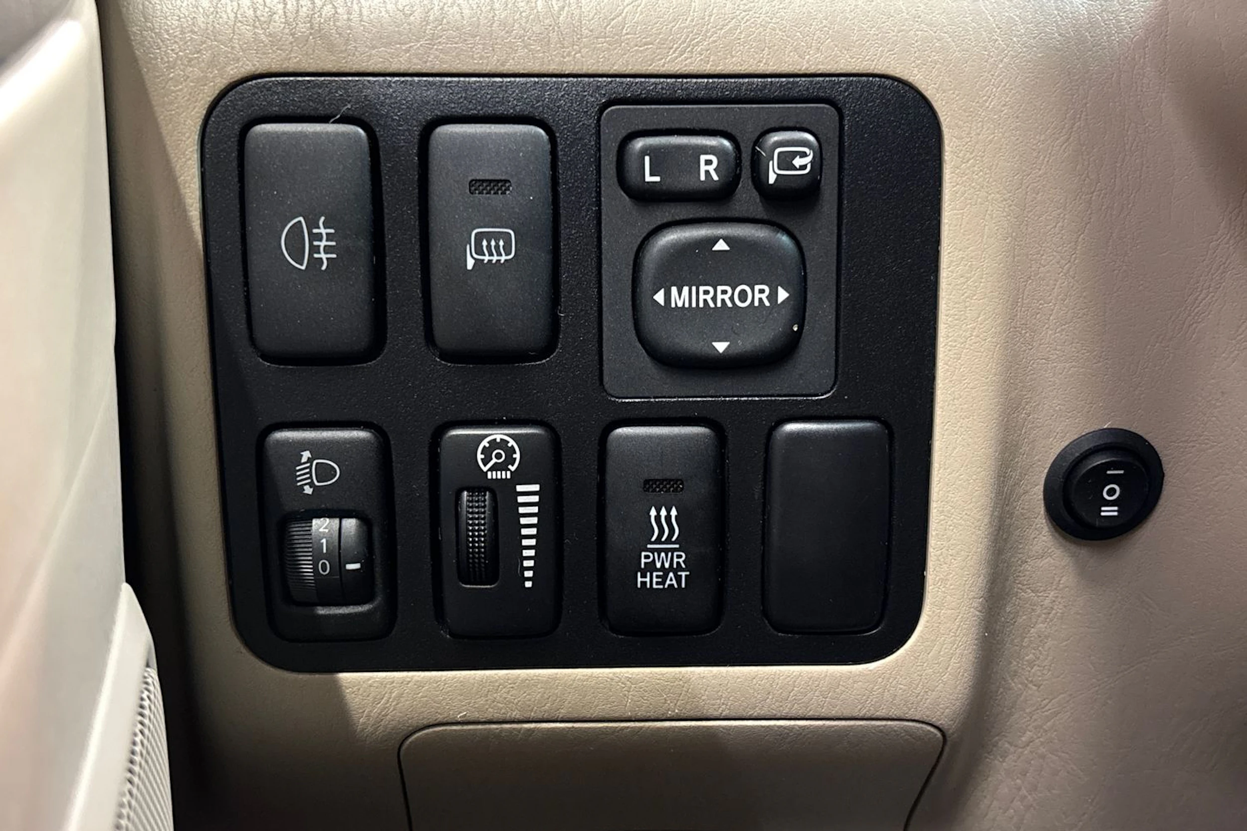 ruskea (beige) Toyota Land Cruiser 2007 kuva 19.