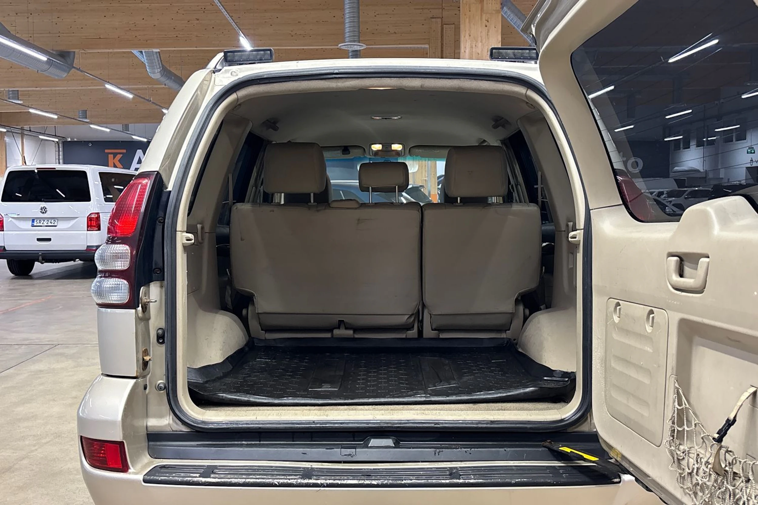 ruskea (beige) Toyota Land Cruiser 2007 kuva 29.