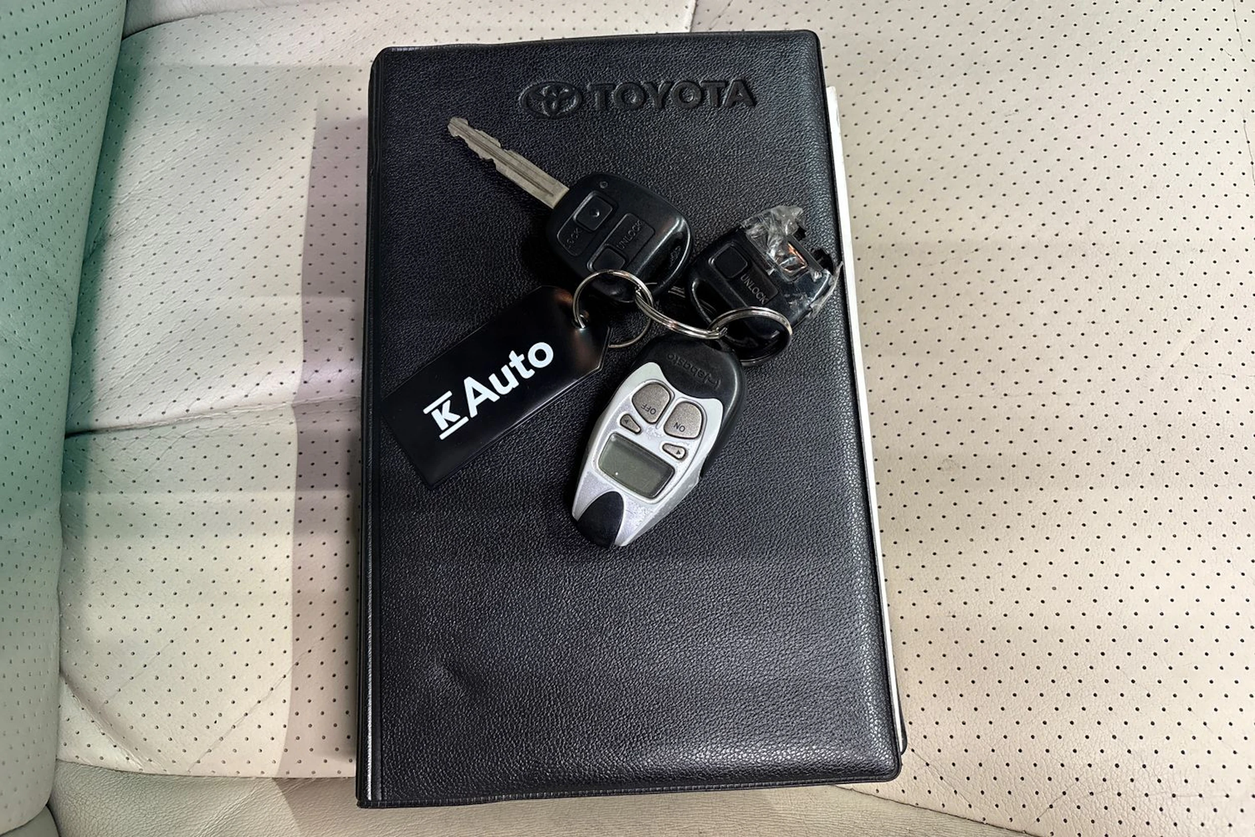 ruskea (beige) Toyota Land Cruiser 2007 kuva 34.