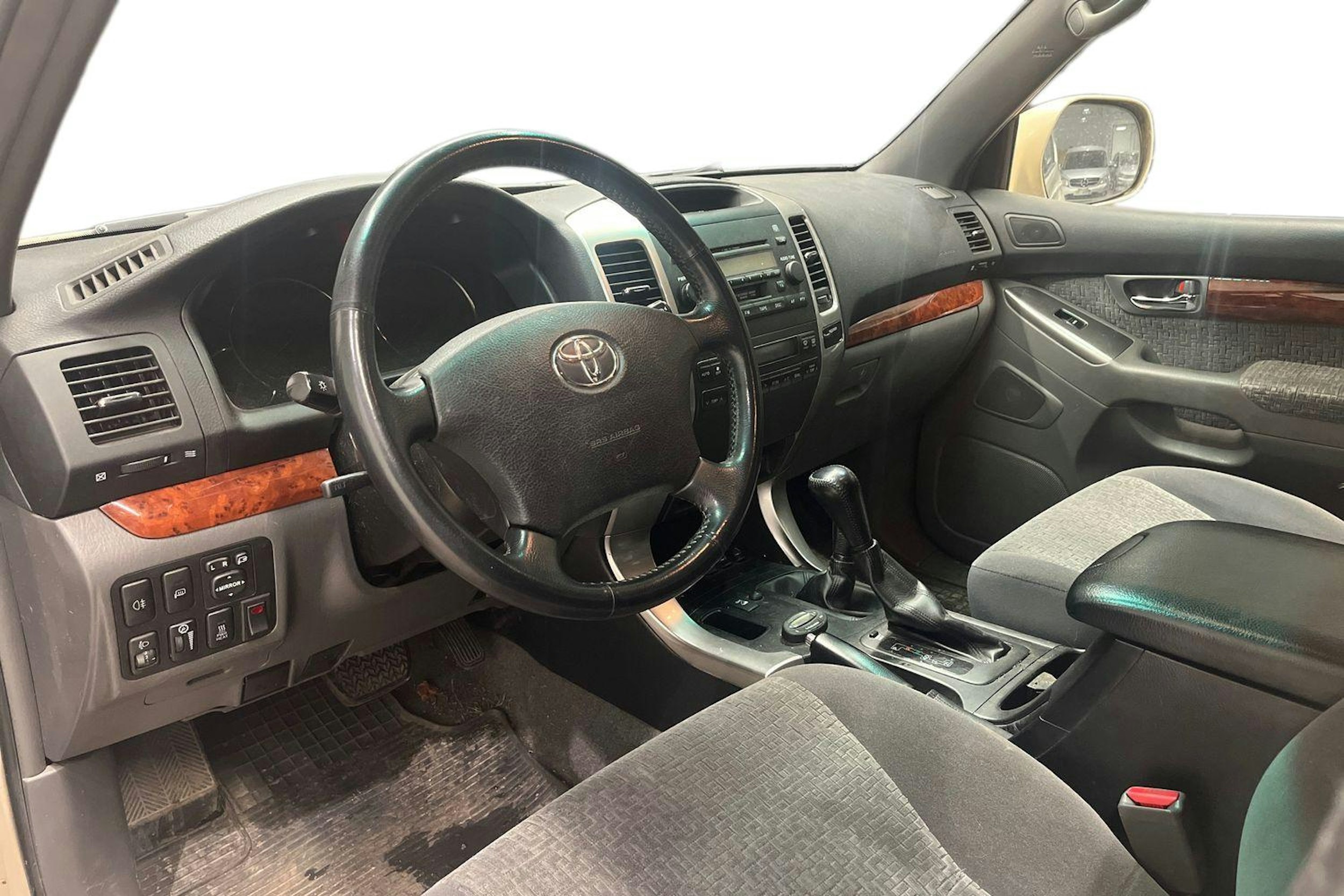 Ruskea (beige) Toyota Land Cruiser 2007 kuva 3.