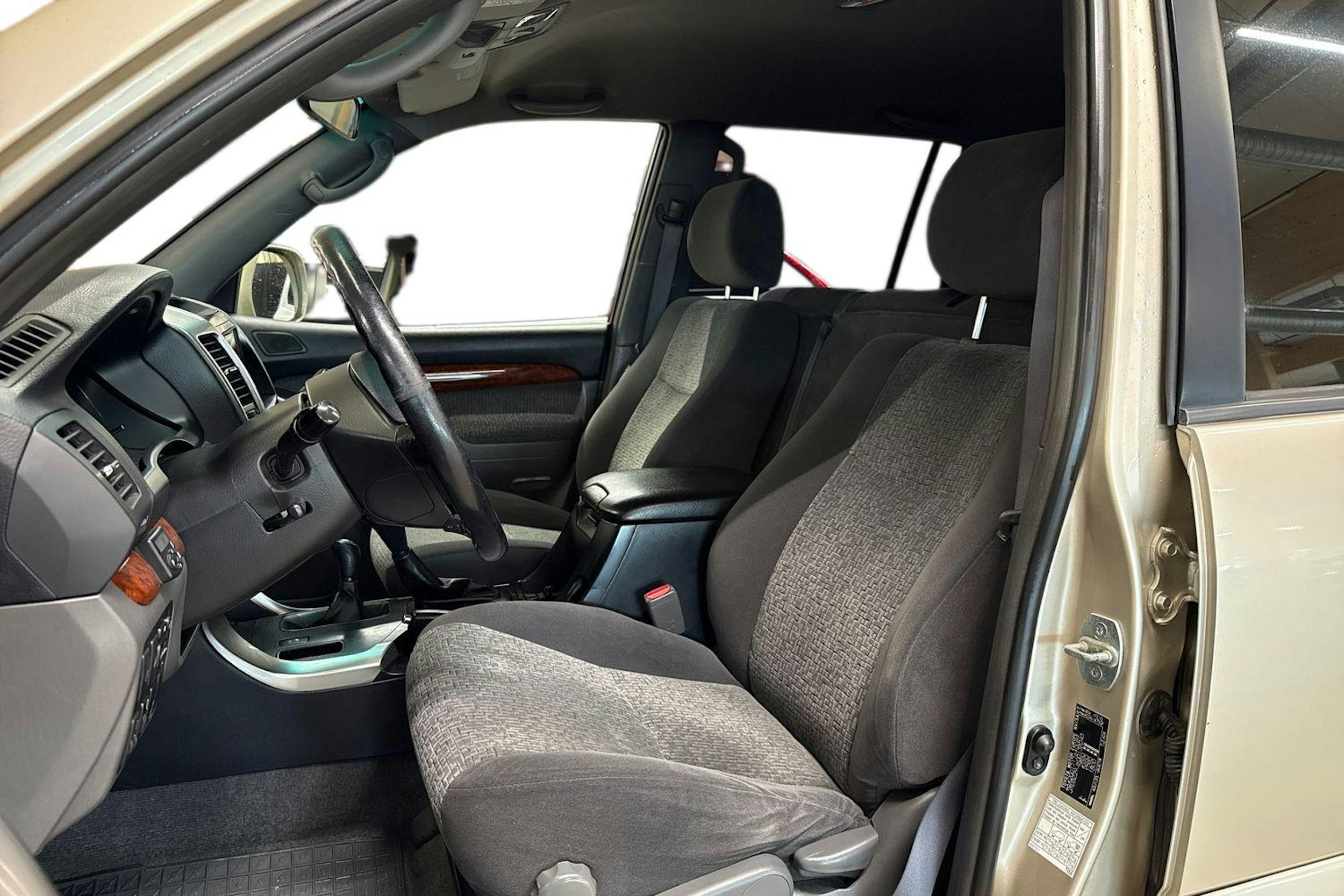 Ruskea (beige) Toyota Land Cruiser 2007 kuva 6.