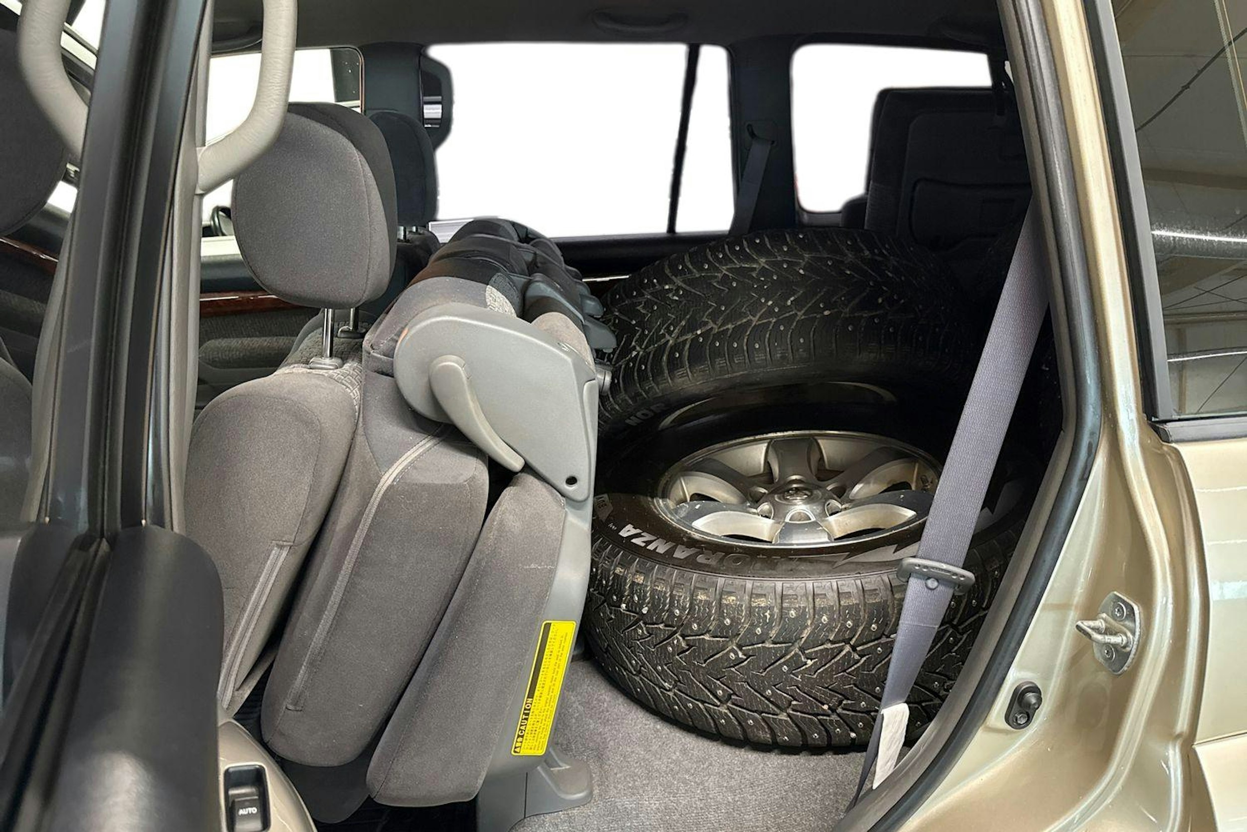 Ruskea (beige) Toyota Land Cruiser 2007 kuva 8.