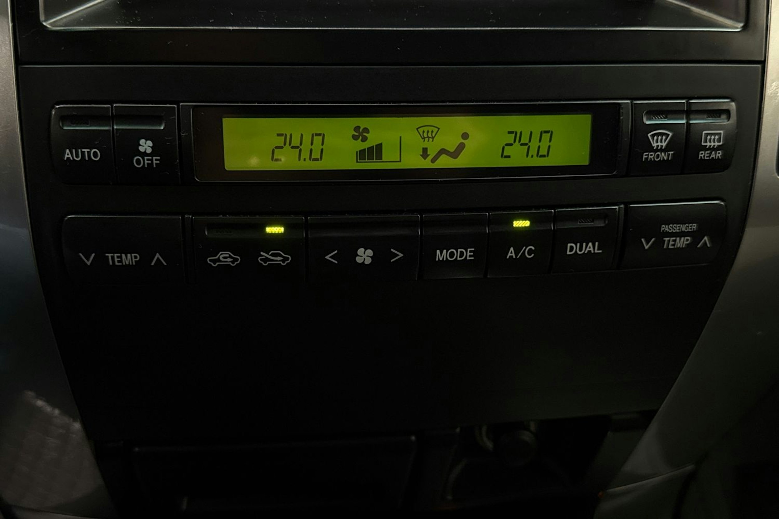 Ruskea (beige) Toyota Land Cruiser 2007 kuva 18.