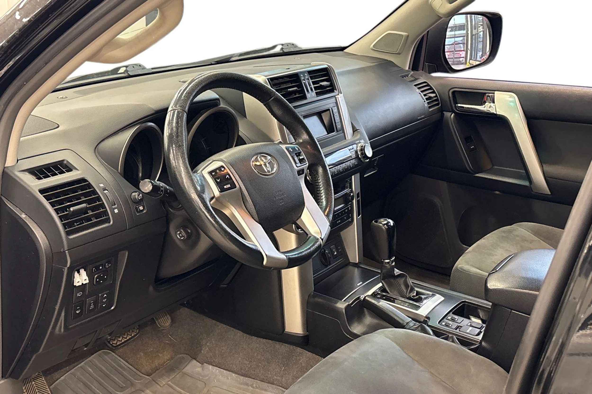 musta Toyota Land Cruiser 2010 kuva 3.