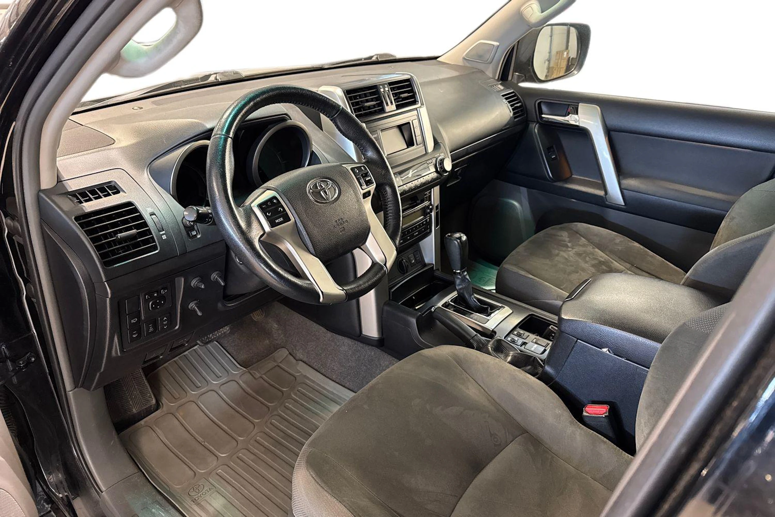 musta Toyota Land Cruiser 2011 kuva 3.