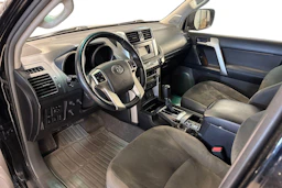 musta Toyota Land Cruiser 2011 kuva 3.