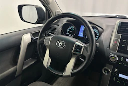 musta Toyota Land Cruiser 2011 kuva 10.