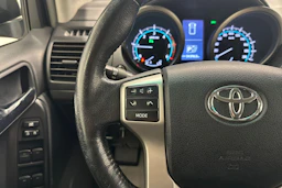 musta Toyota Land Cruiser 2011 kuva 11.