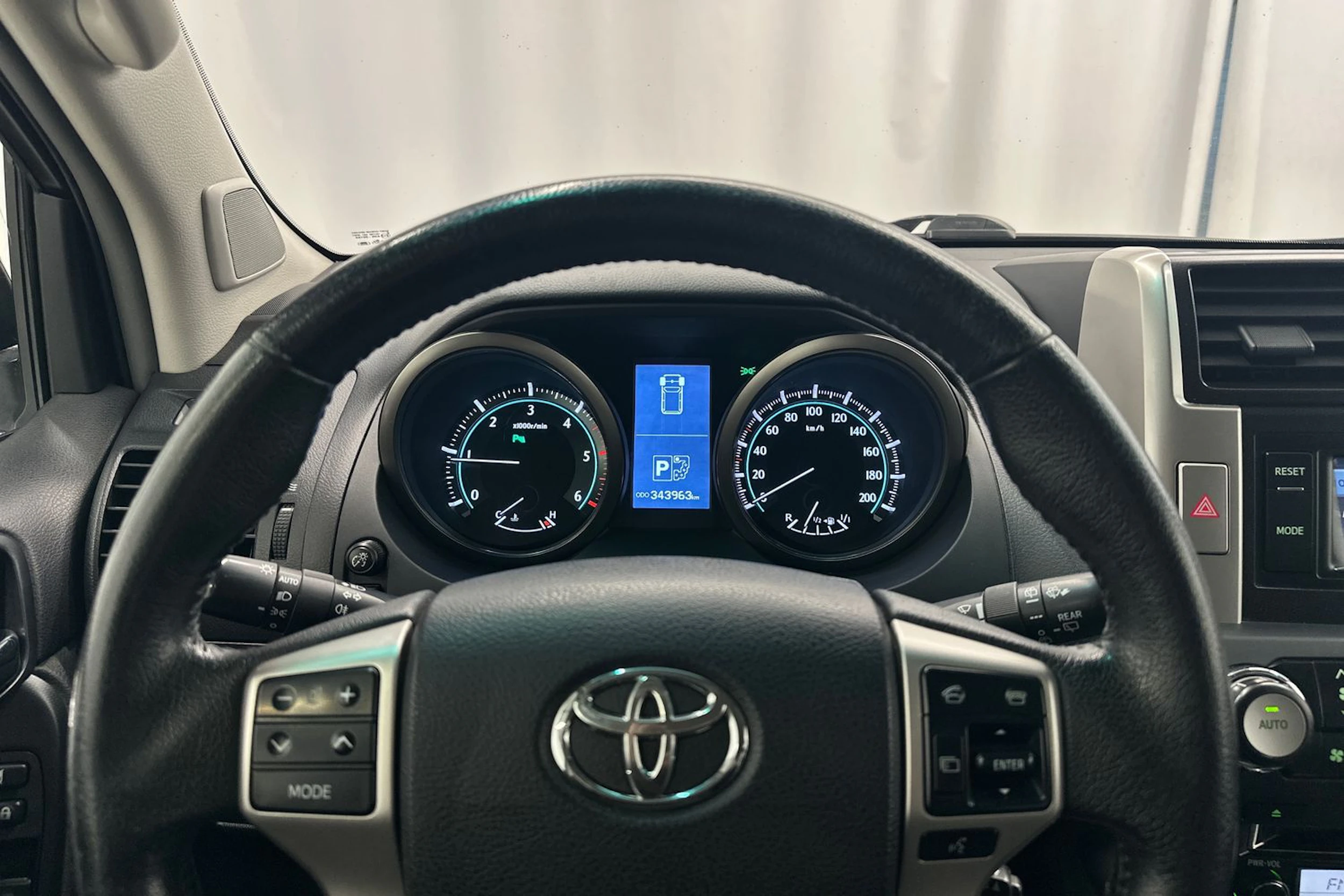 musta Toyota Land Cruiser 2011 kuva 13.