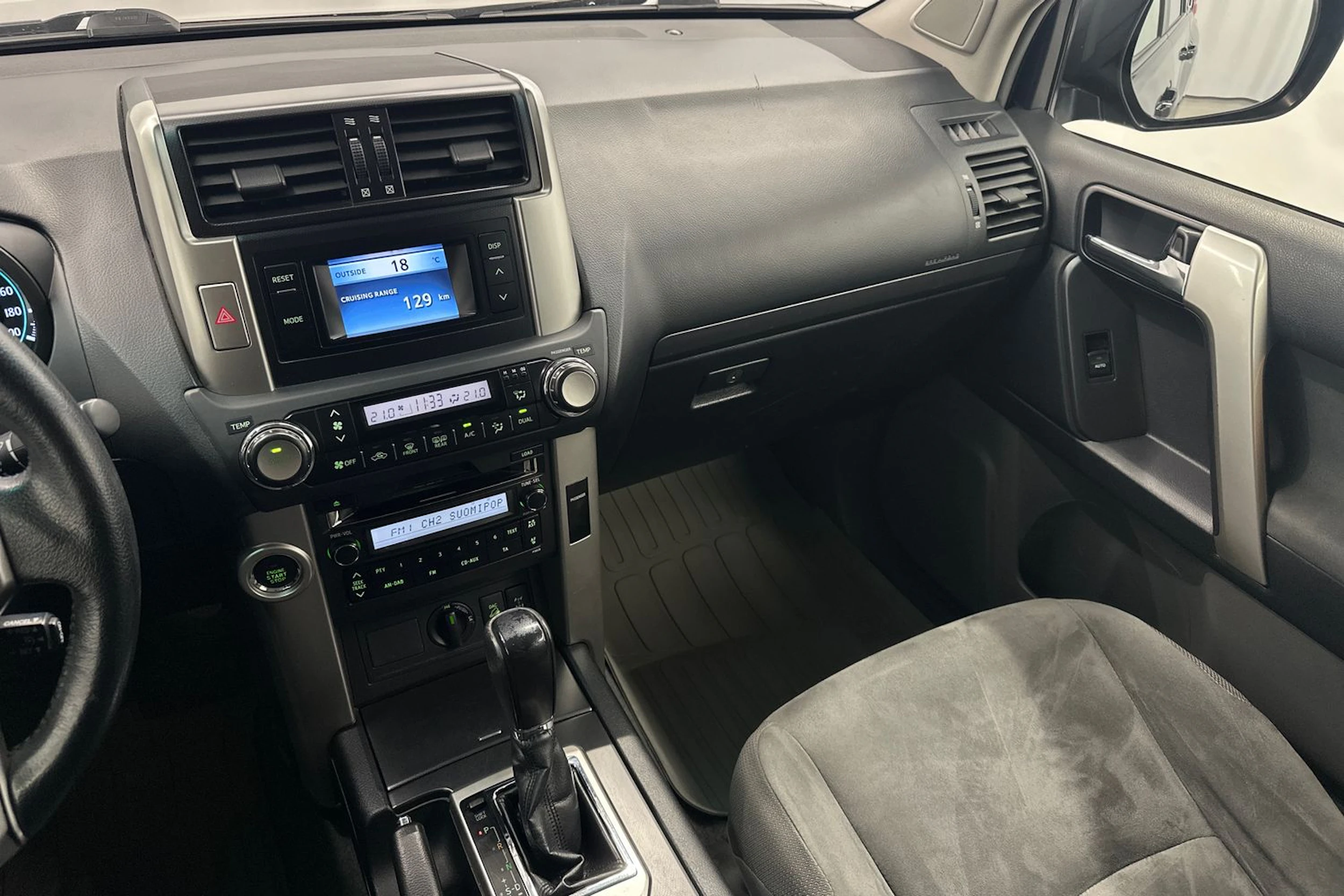 musta Toyota Land Cruiser 2011 kuva 16.