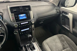 musta Toyota Land Cruiser 2011 kuva 16.