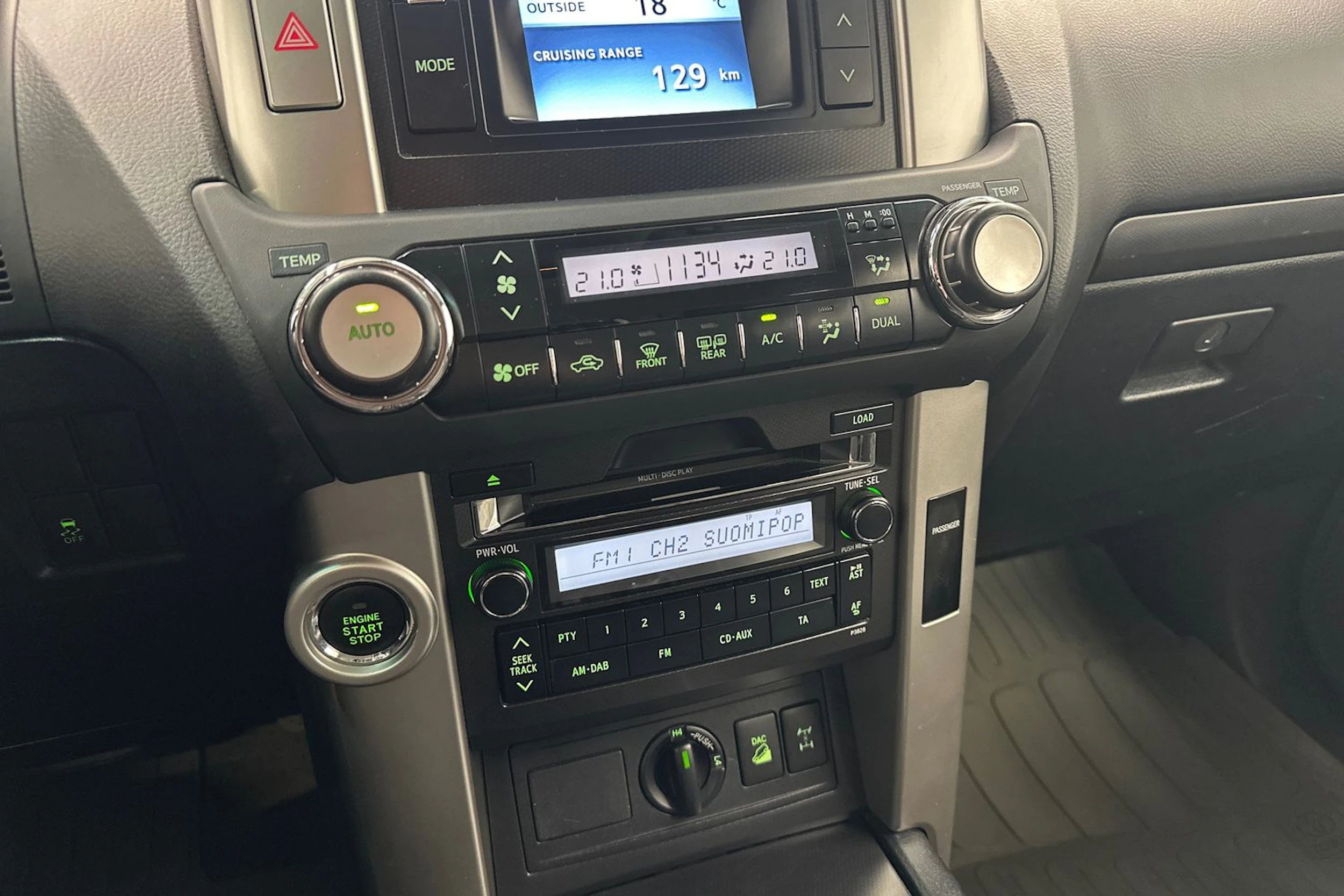 musta Toyota Land Cruiser 2011 kuva 18.