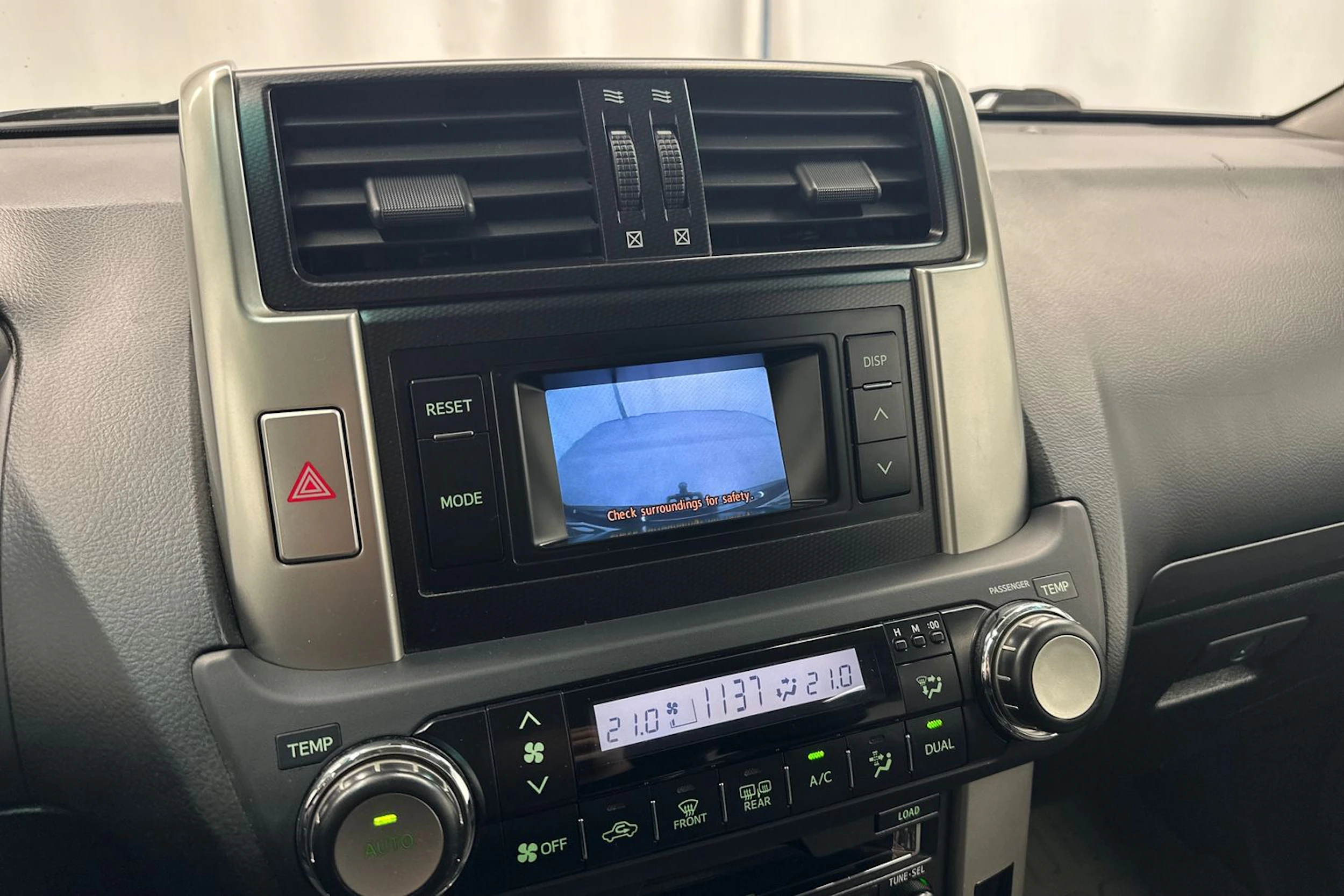 musta Toyota Land Cruiser 2011 kuva 20.