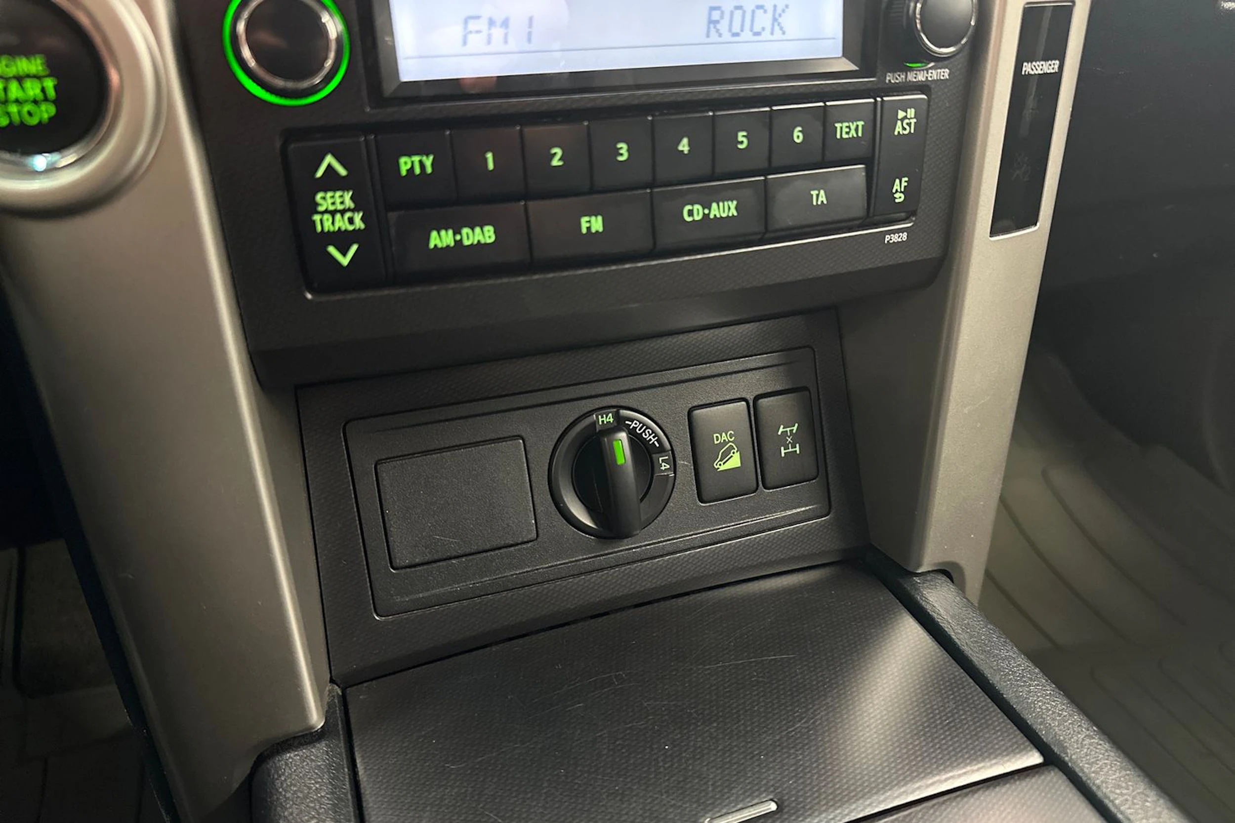 musta Toyota Land Cruiser 2011 kuva 21.