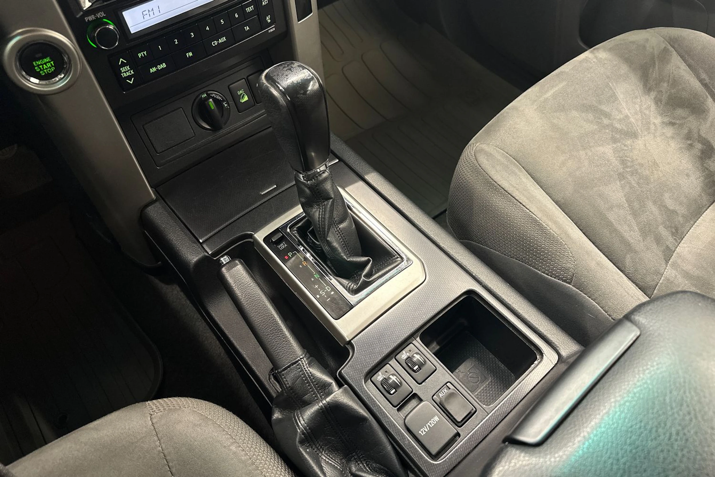 musta Toyota Land Cruiser 2011 kuva 22.