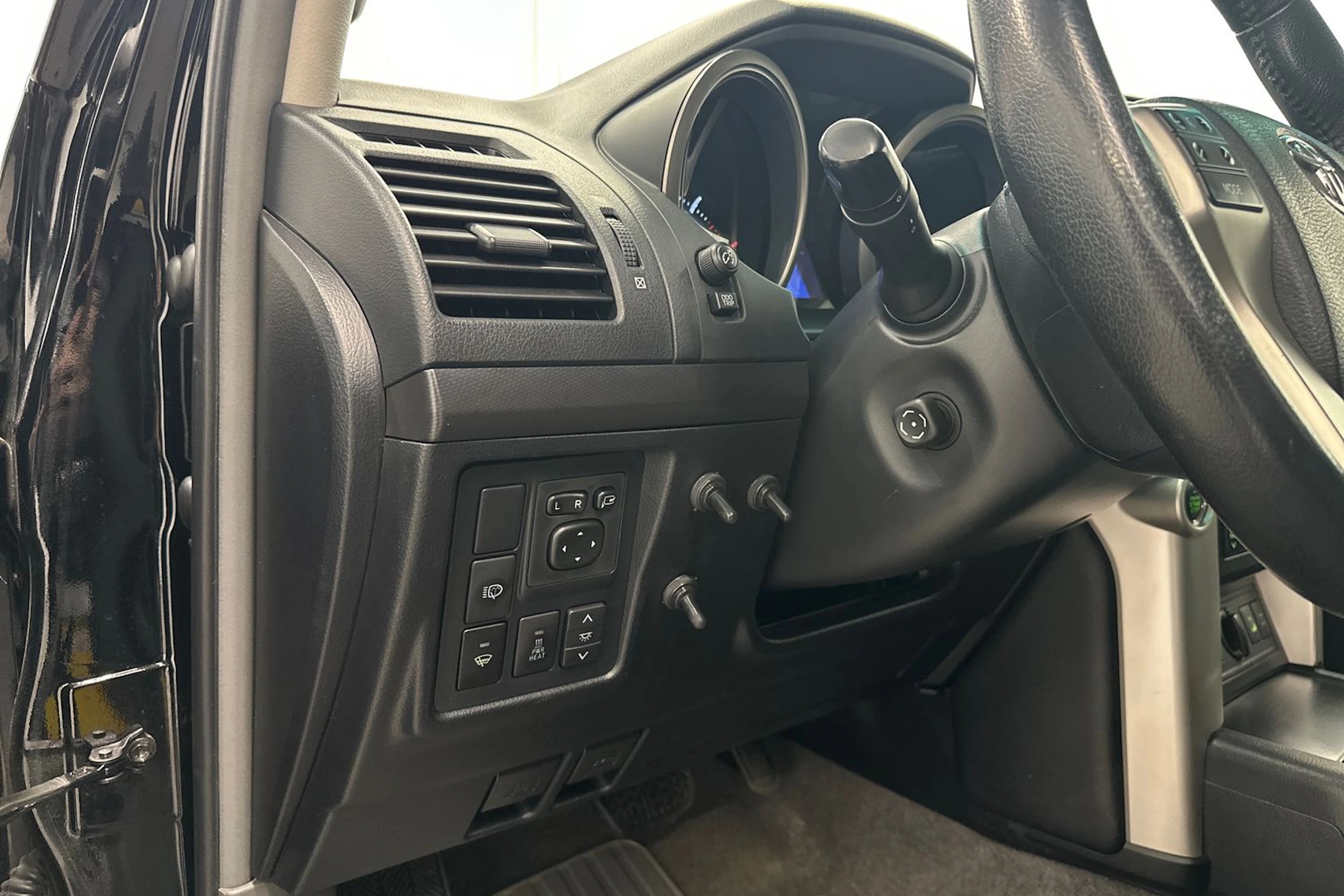 musta Toyota Land Cruiser 2011 kuva 24.