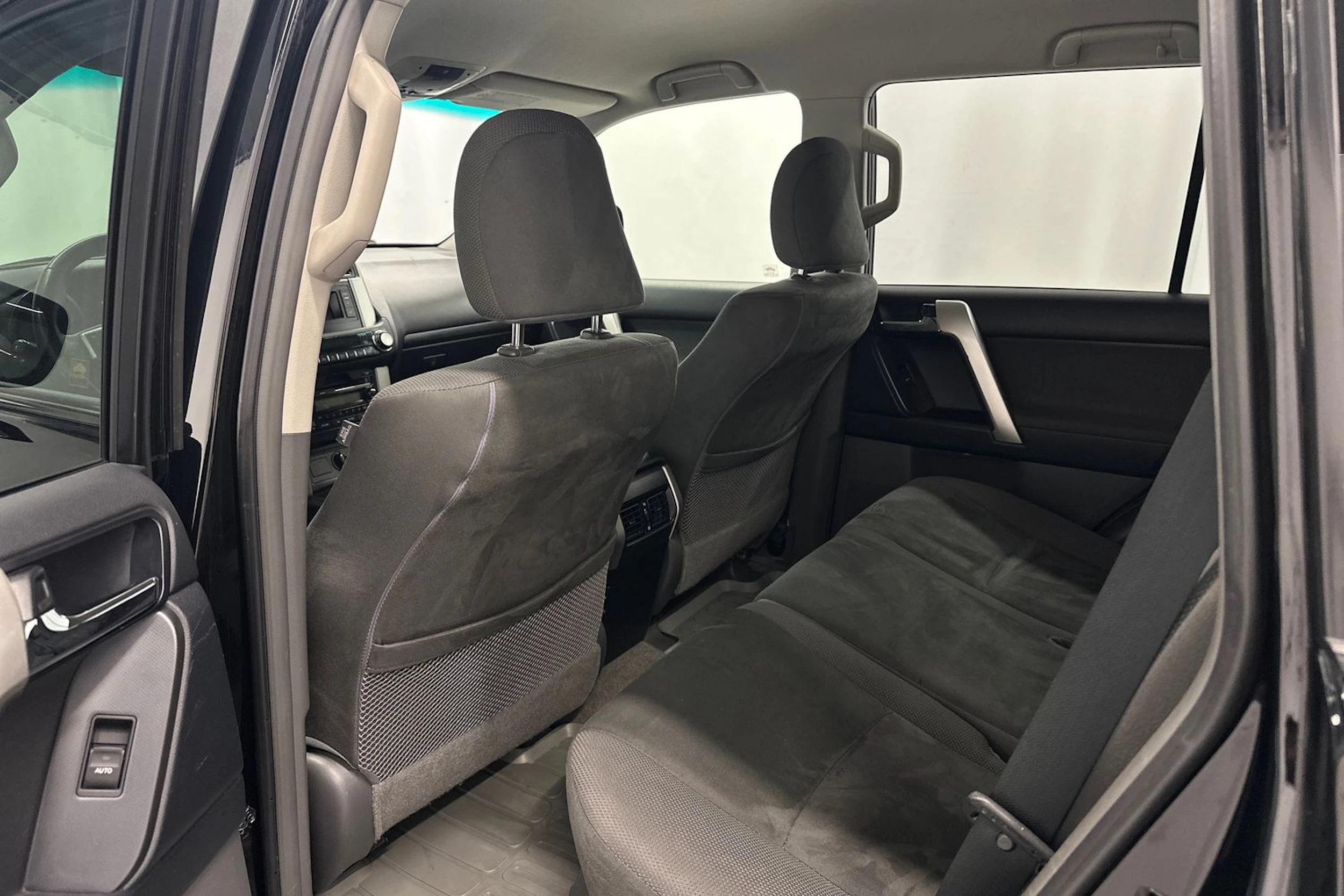 musta Toyota Land Cruiser 2011 kuva 27.