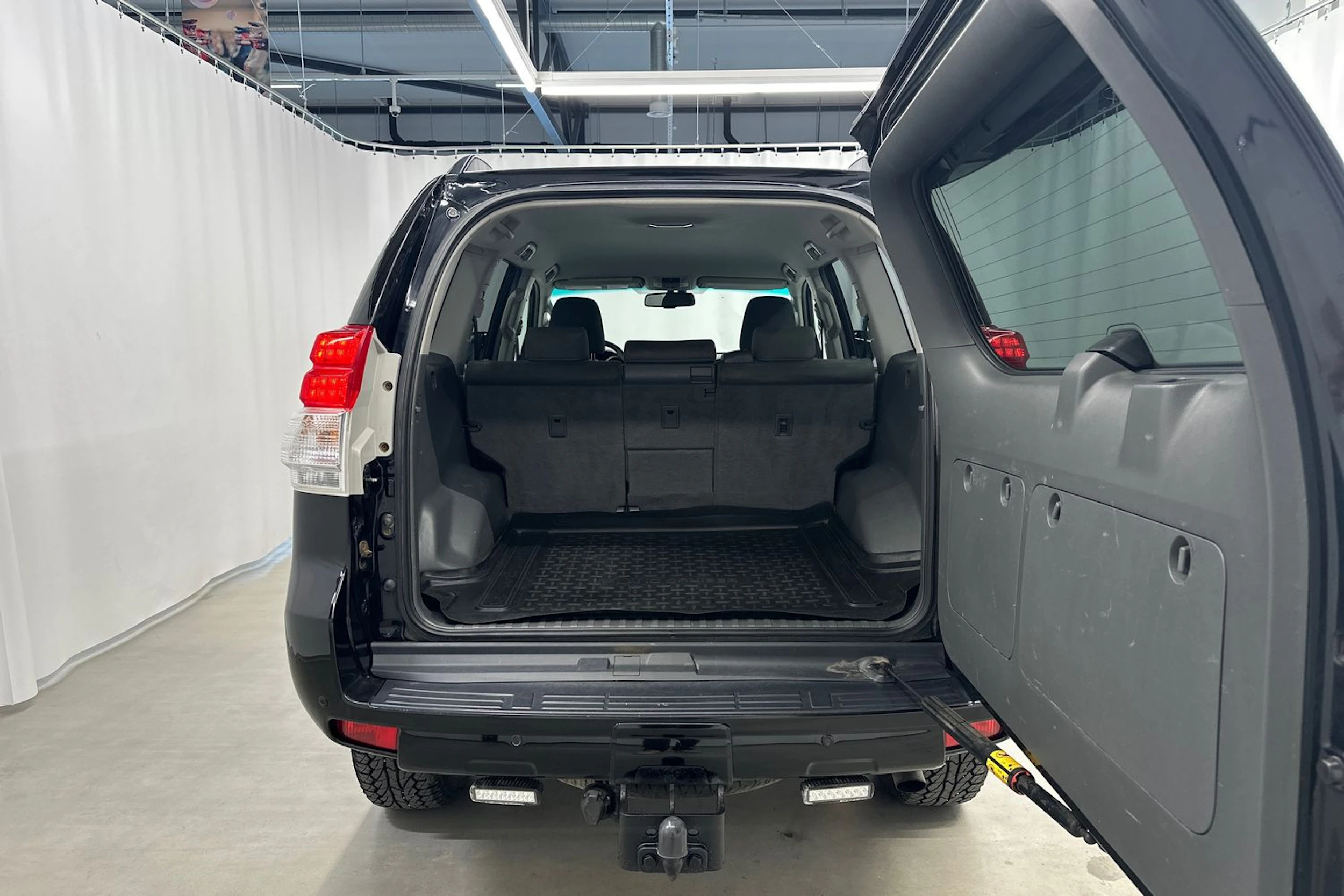musta Toyota Land Cruiser 2011 kuva 28.