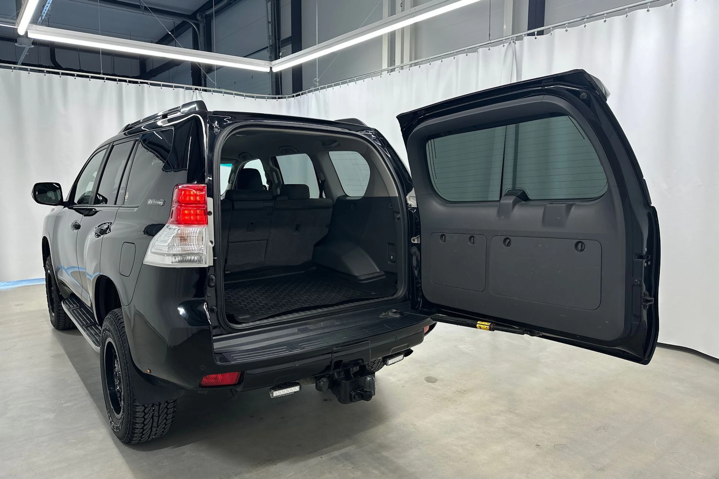 musta Toyota Land Cruiser 2011 kuva 29.